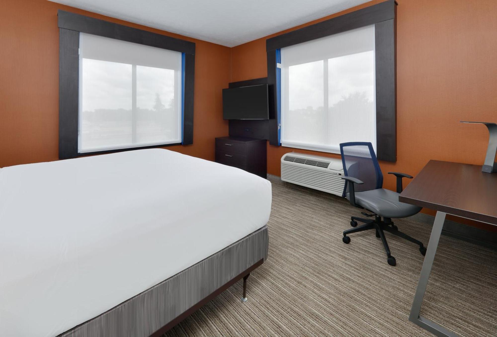 One-Bedroom King Suite Sofa Bed