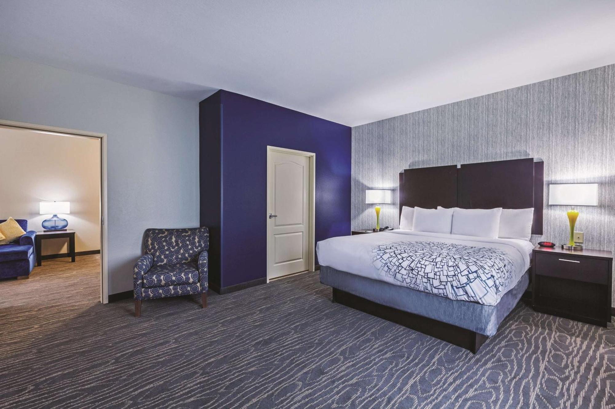 King One-Bedroom Suite with Various Views, Non-Smoking