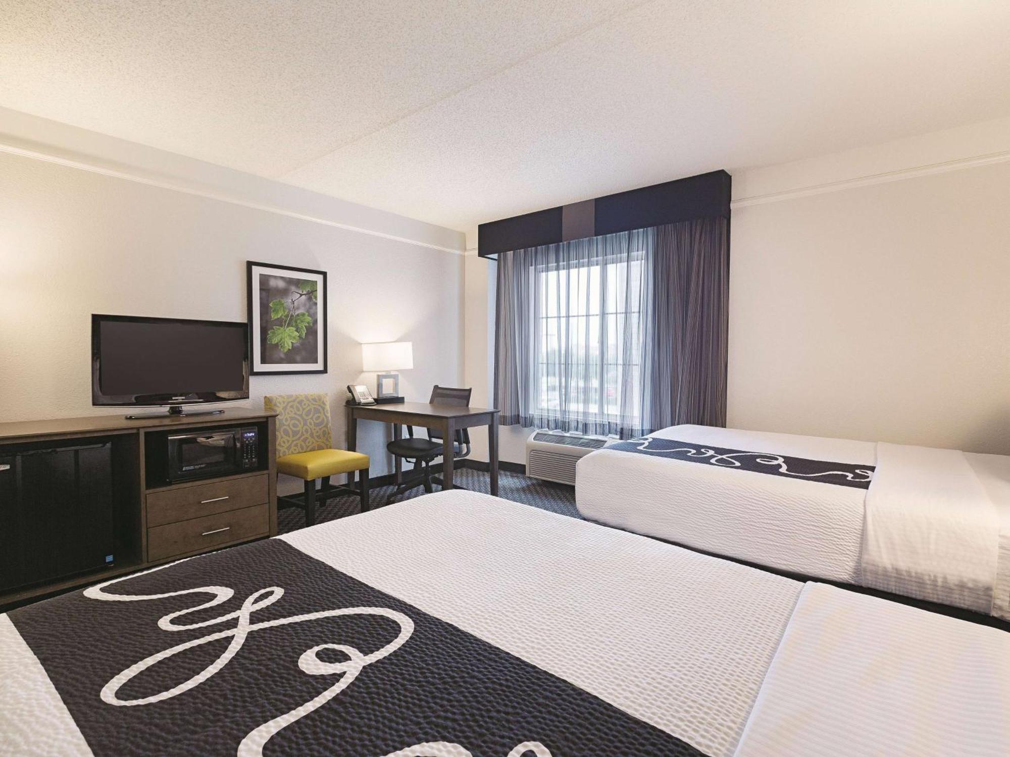 Double Room with Two Double Beds and Bath Tub - Mobility Accessible/Non-Smoking