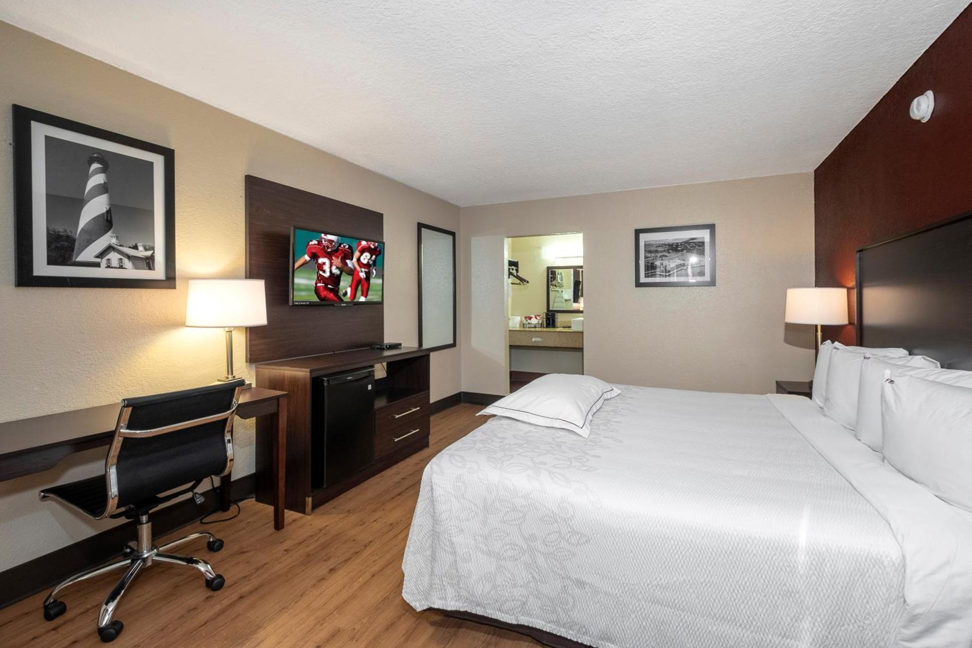 Premium King Room Smoke Upgraded Bedding Snack Box