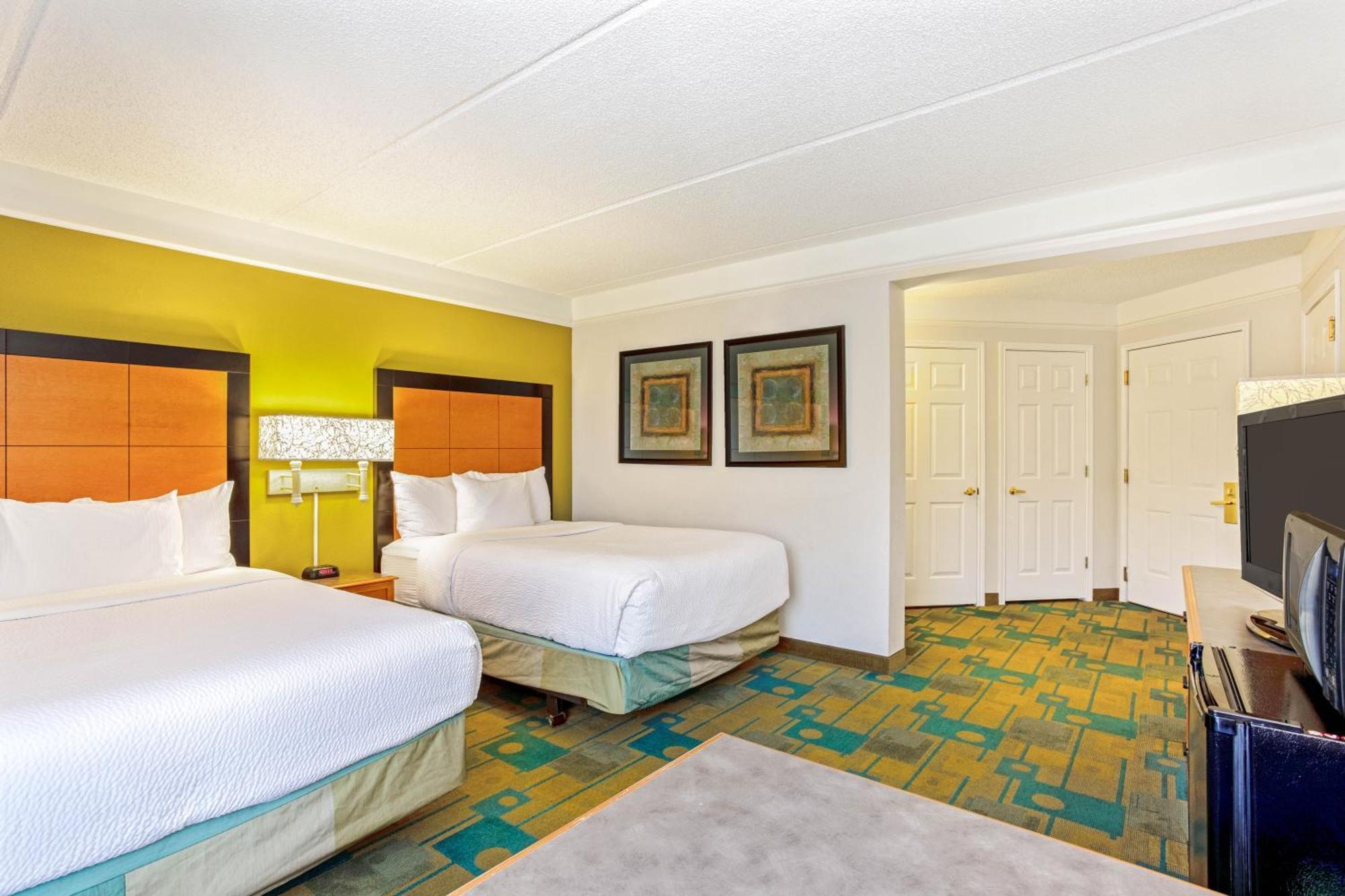 Double Room Two Double Beds Pool View Non-Smoking