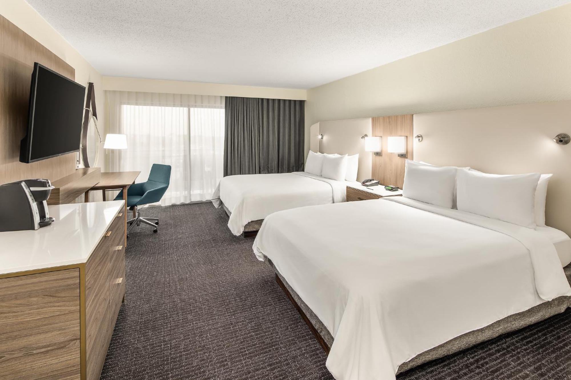 Standard Queen Room Two Queen Beds Balcony or Tub Mobility Accessible,1276552012:JPEG