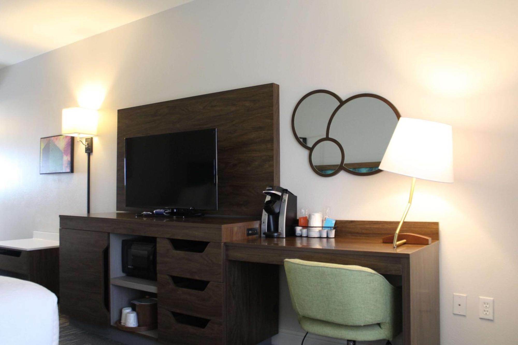 Premium Queen Studio with Two Queen Beds - Non-Smoking