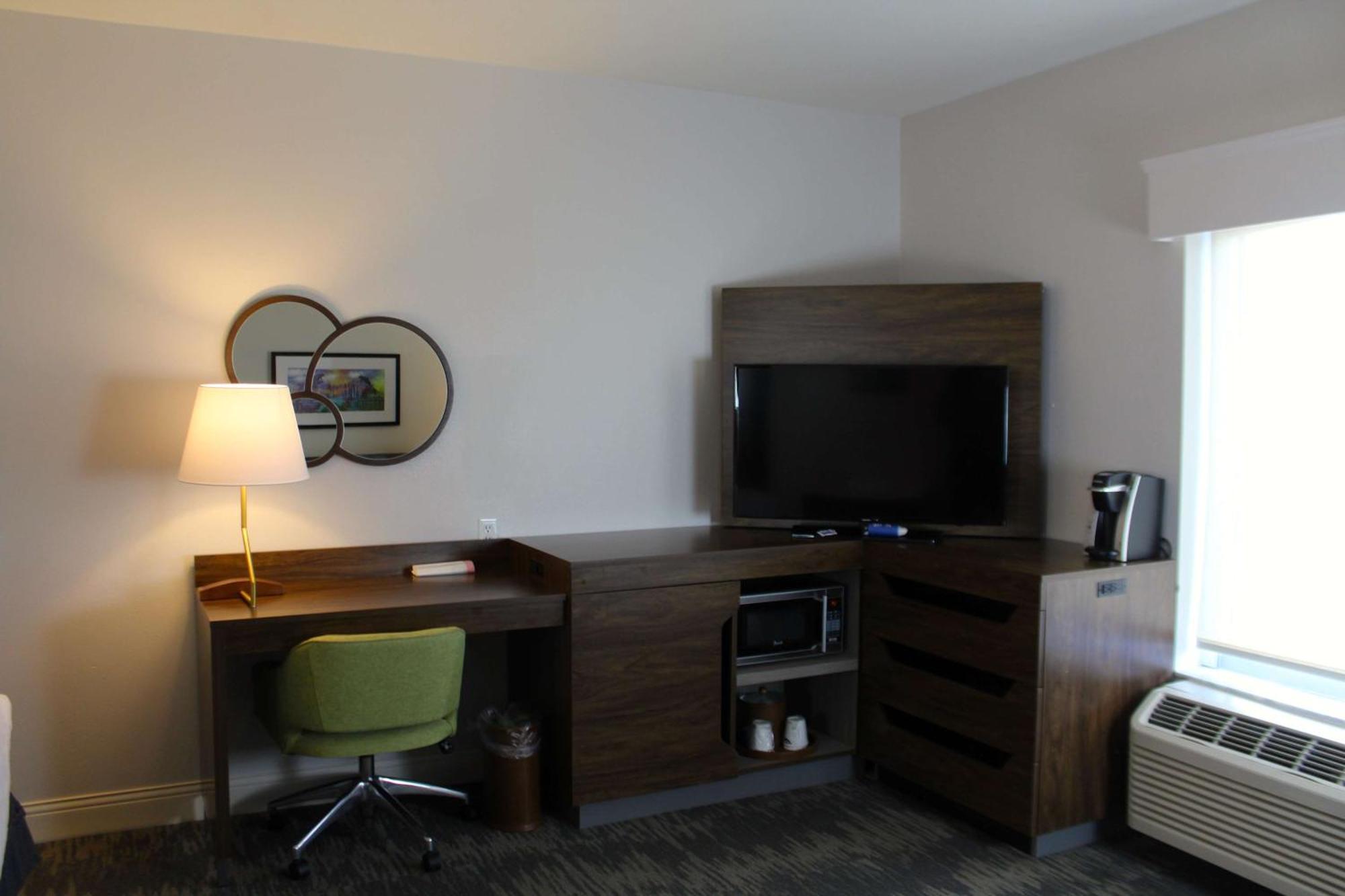Premium King Room with Sofa Bed - Non-Smoking