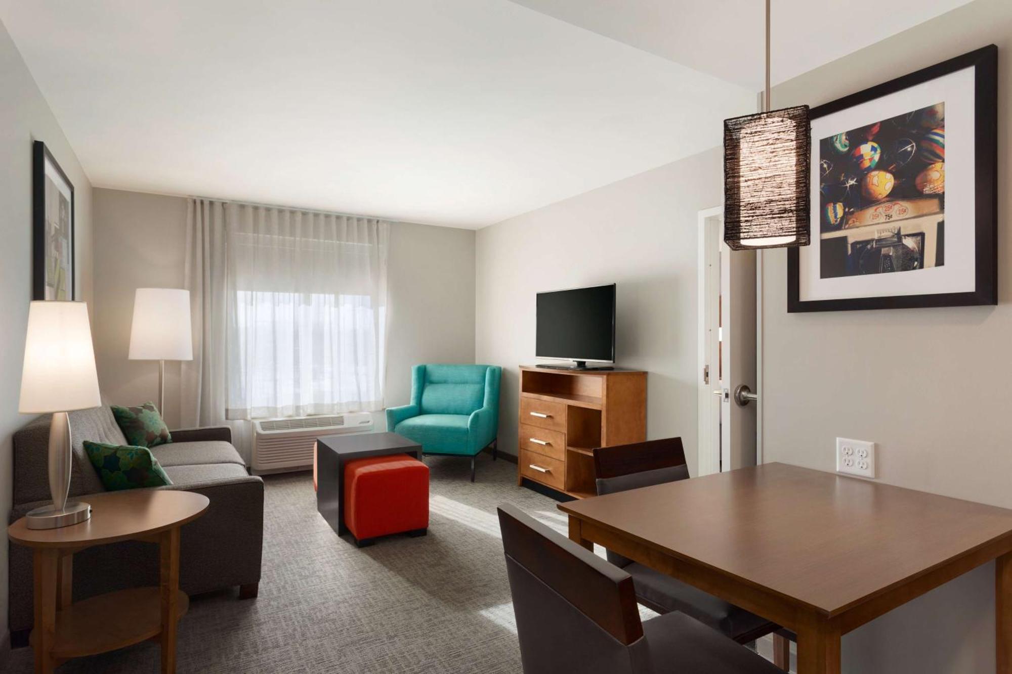 One-Bedroom Queen Suite with Two Queen Beds - Non-Smoking