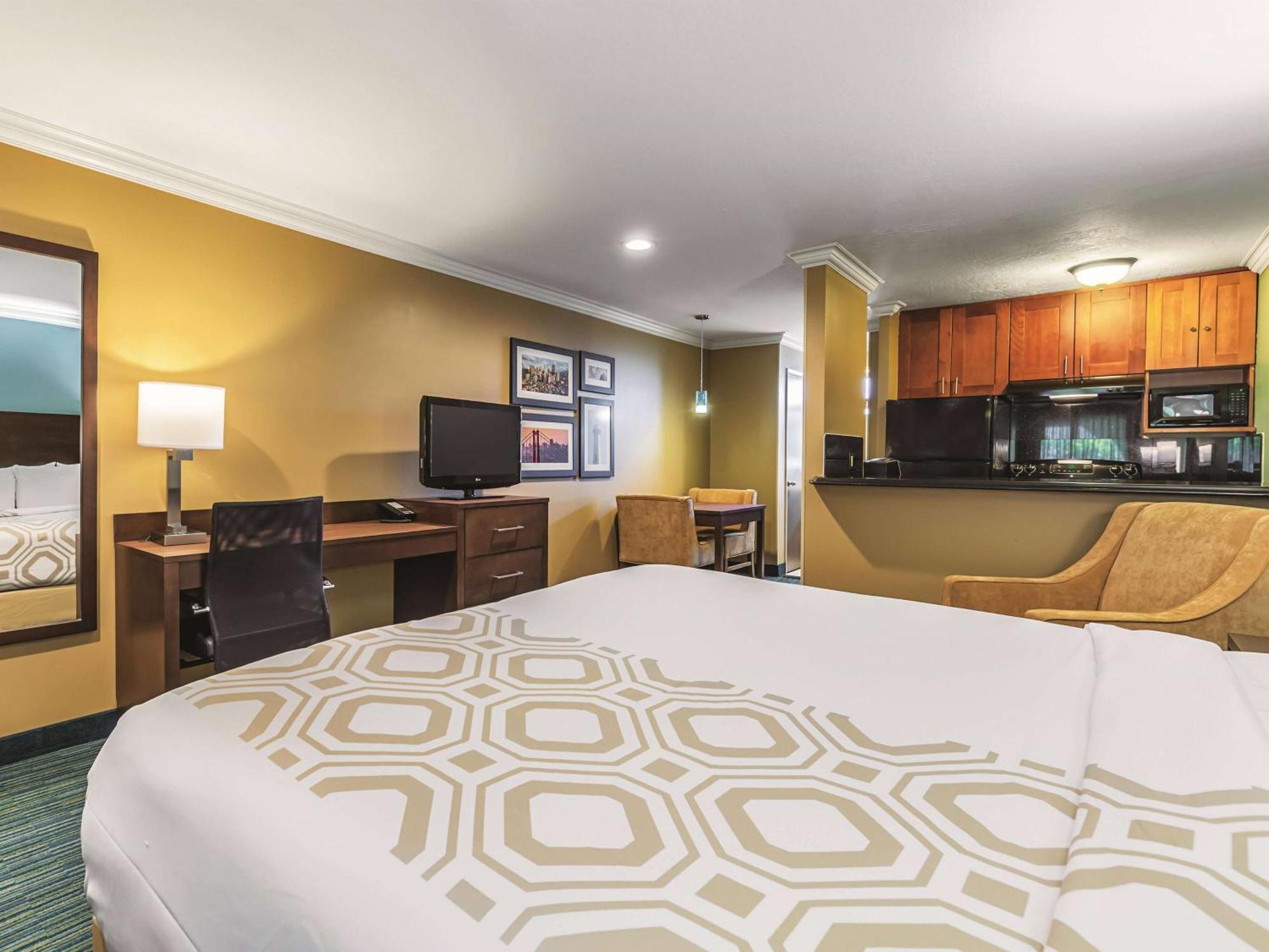 Superior King Room with Kitchen - Non-Smoking