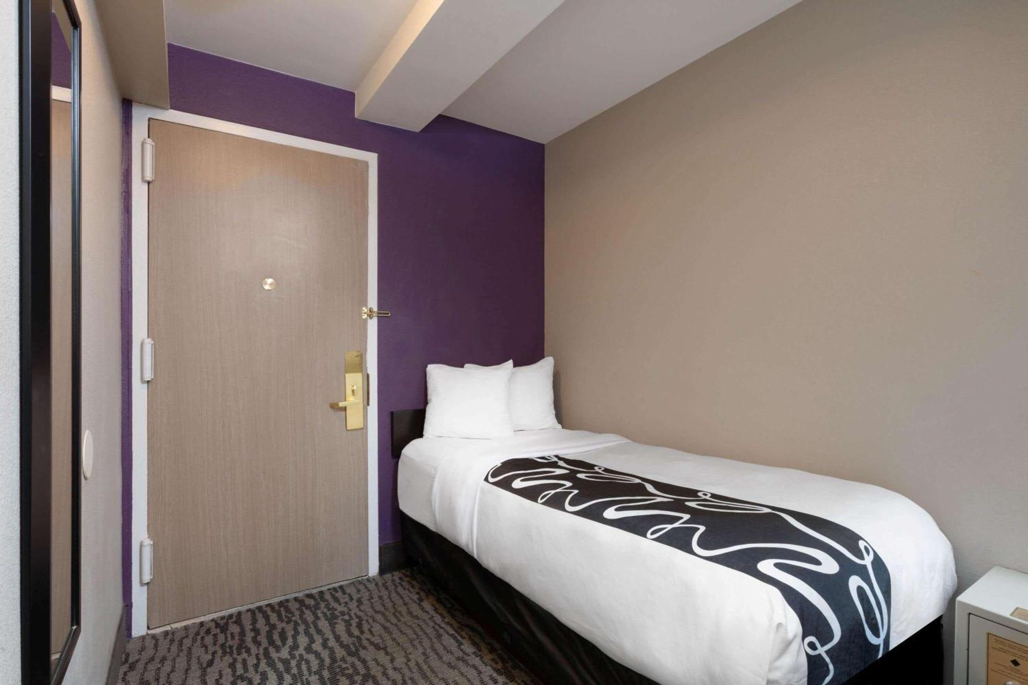 One Twin One Full Bedroom