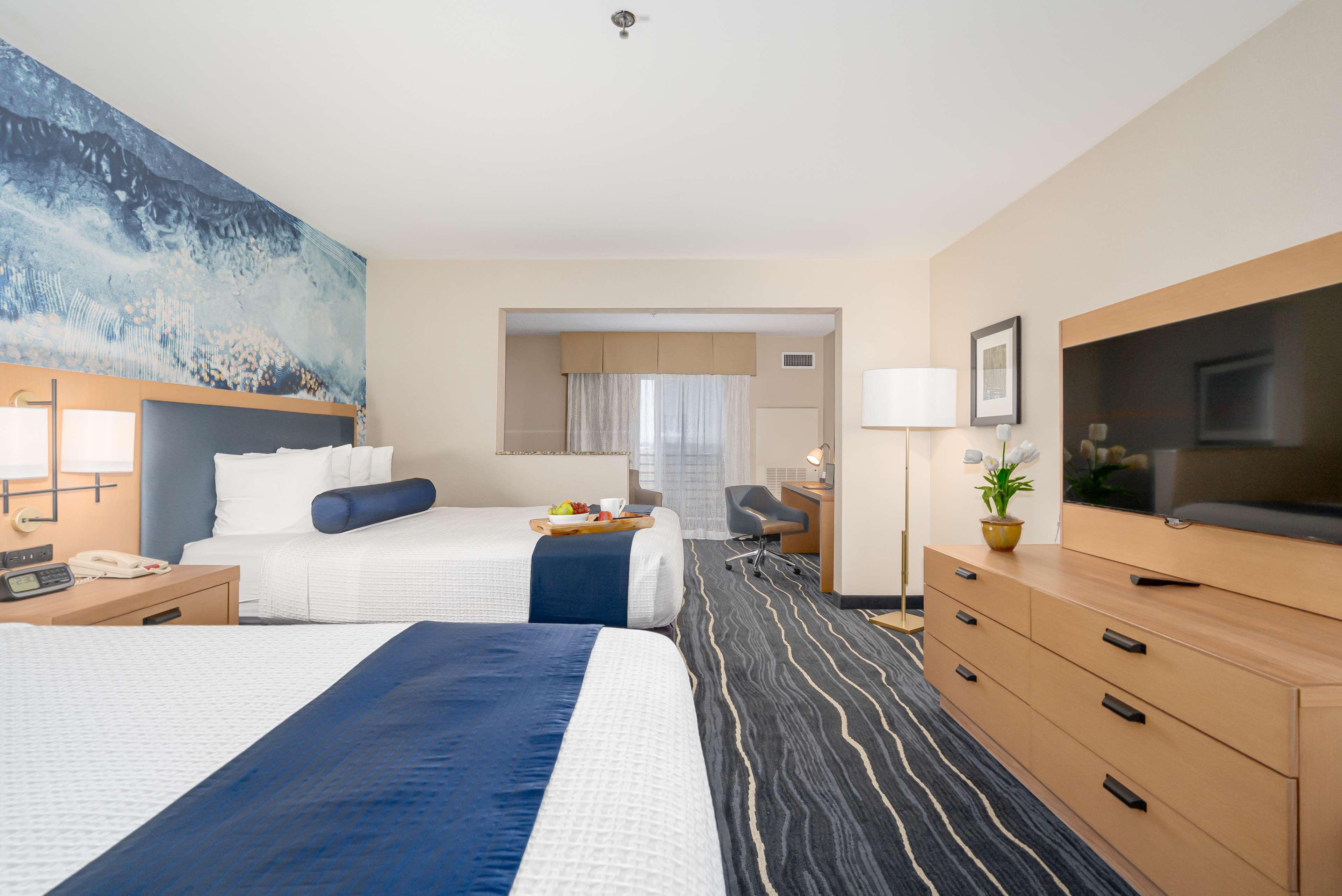 Queen Suite with Two Queen Beds and Sofa Bed - Non-Smoking