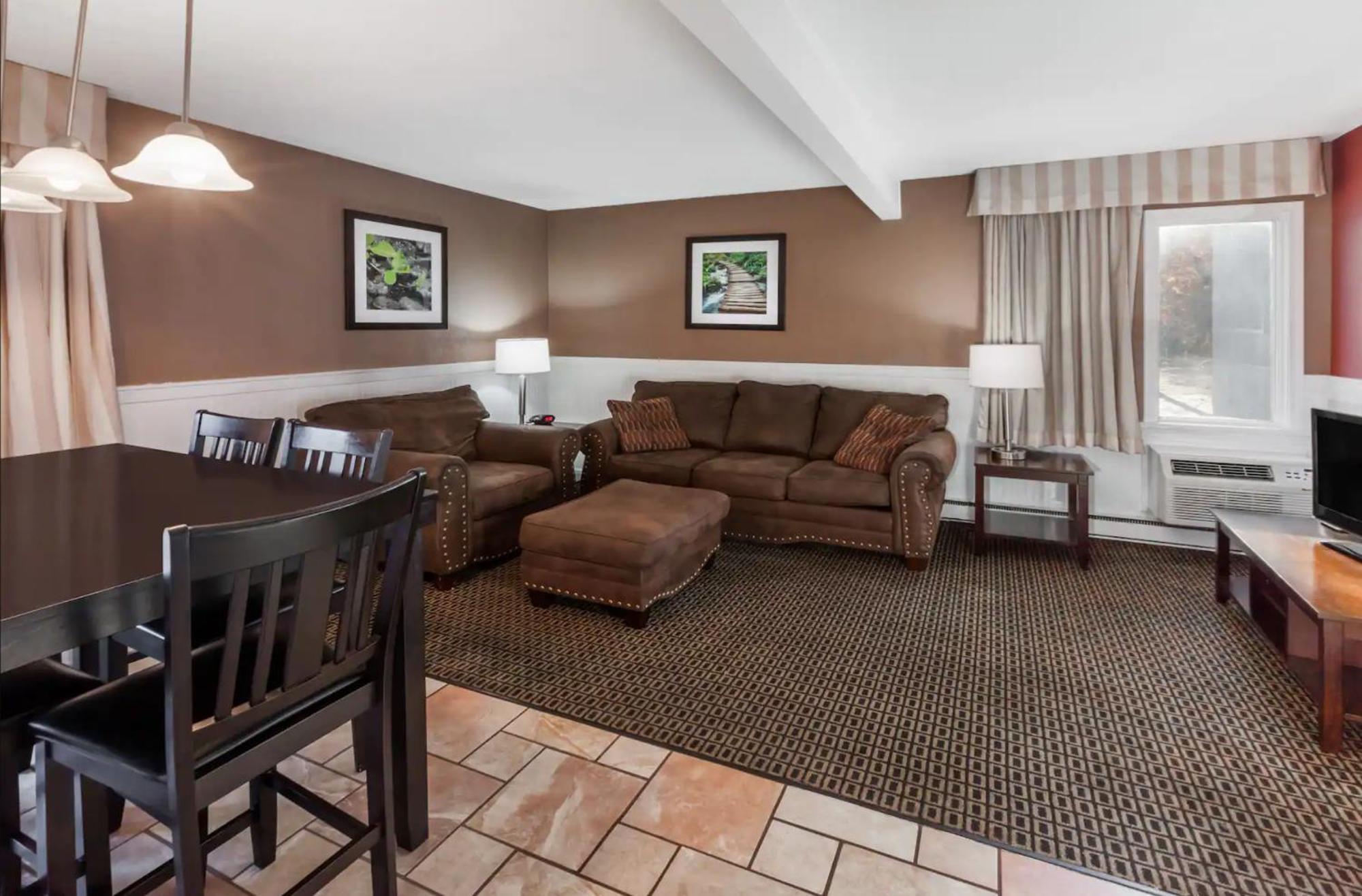 Two-Bedroom Studio with Kitchenette and Balcony - Stairway Access/Non-Smoking