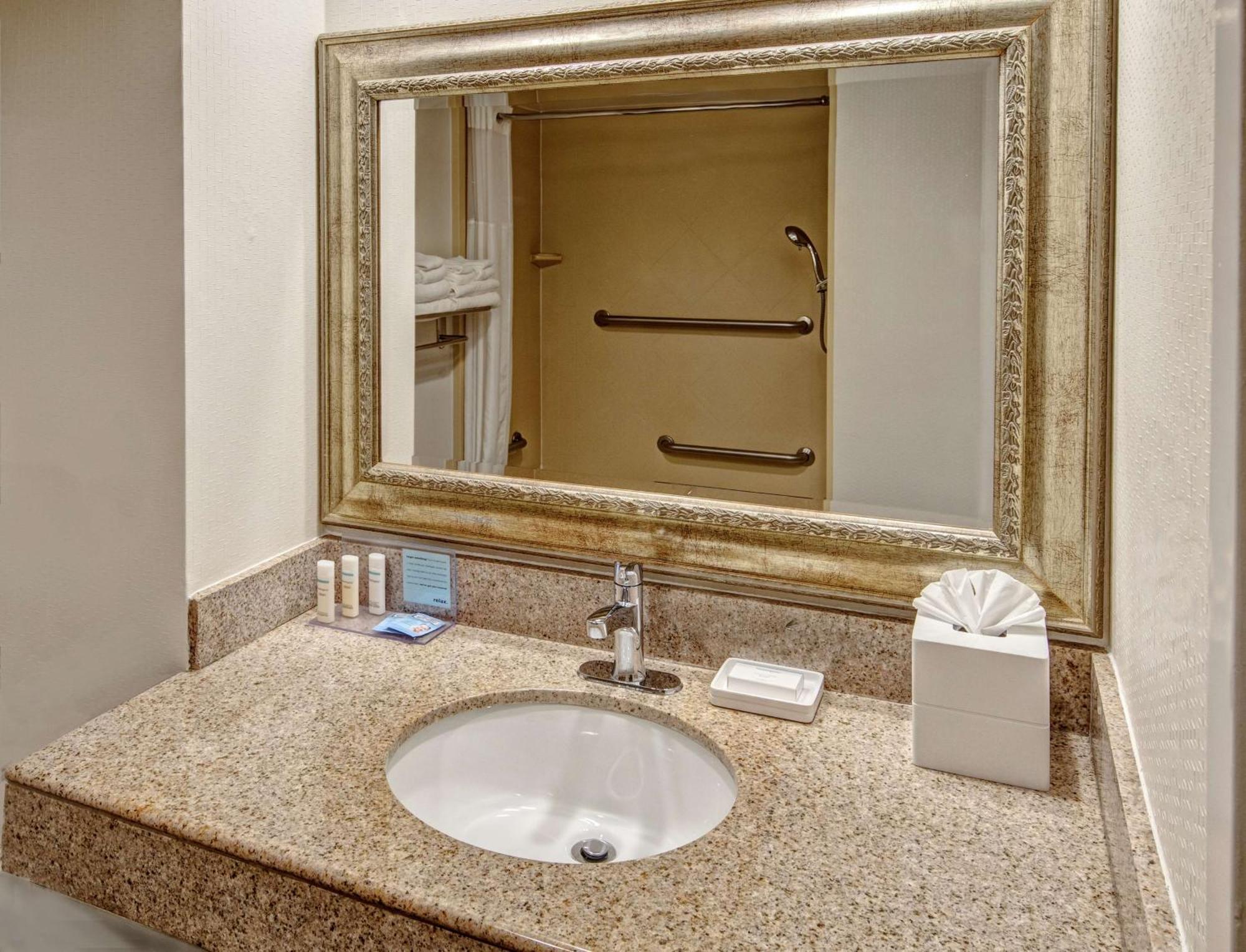 King Room Accessible Tub Mobility Hearing Access or Non-Smoking,1552120957:JPEG