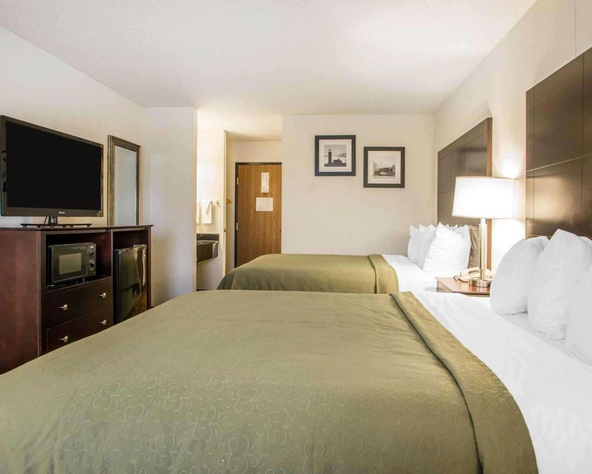 Queen Room Two Queen Beds Non-Smoking