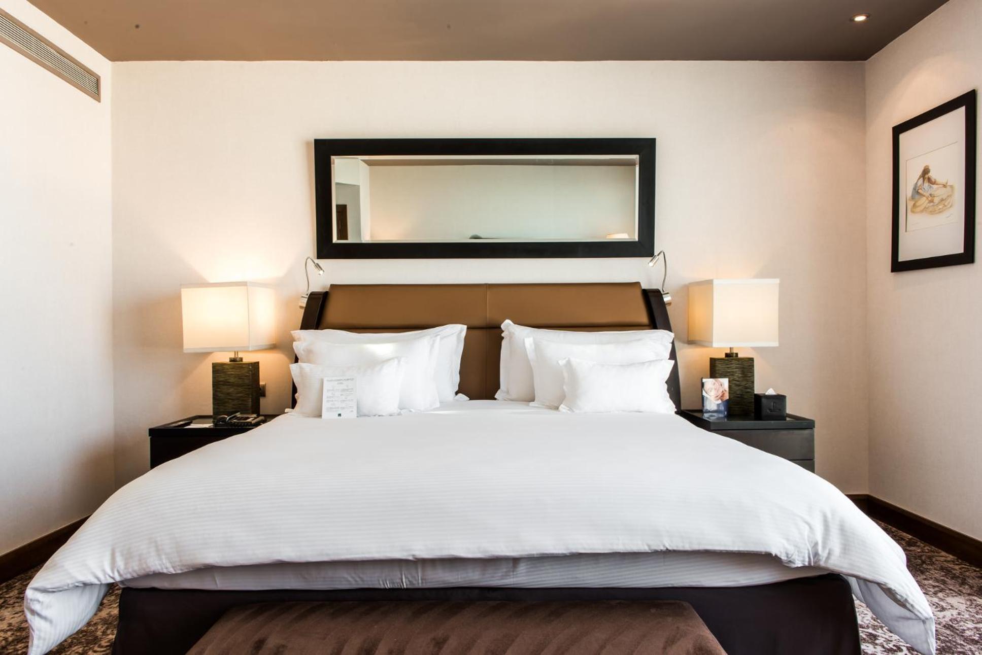 Deluxe Room 2 Queen Size Beds City View