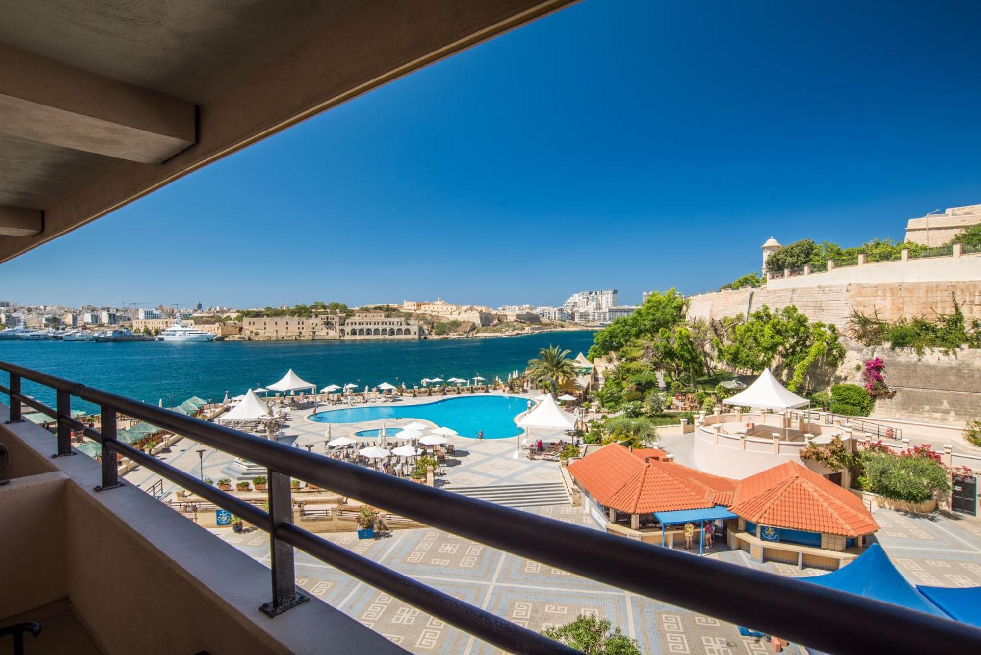 Quarto Duplo ou Twin Deluxe com Vista Mar Parcial