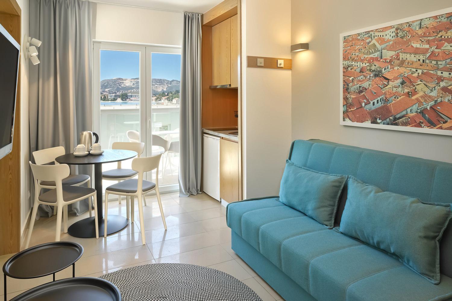 Standard Apartment mit seitlichem Meerblick