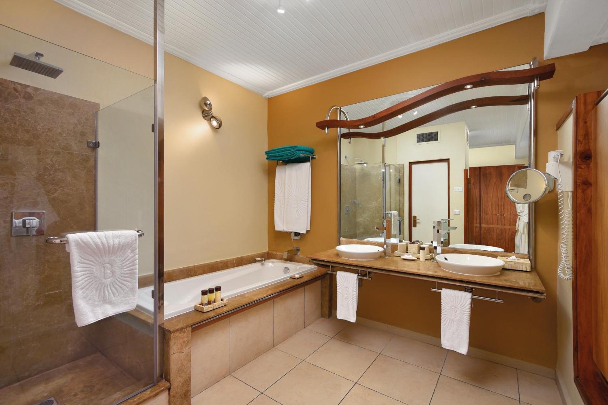 Tropical Room Ground Floor Honeymooners Only,1742757931:JPEG