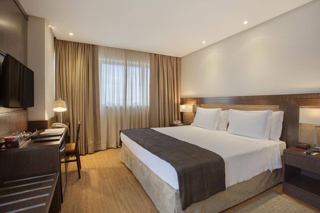 Deluxe Room with City View