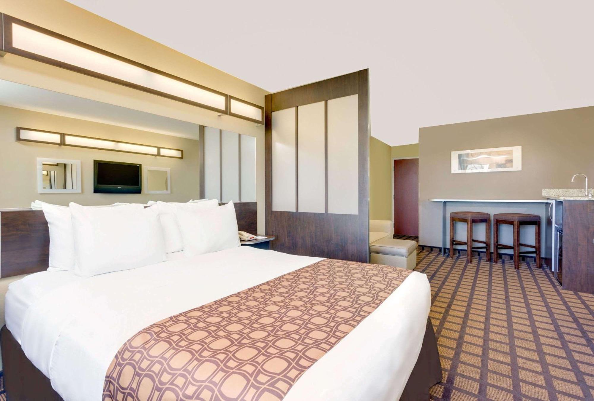 Queen Room Two Queen Beds Mobility Access or Non-Smoking,1278173644:JPEG