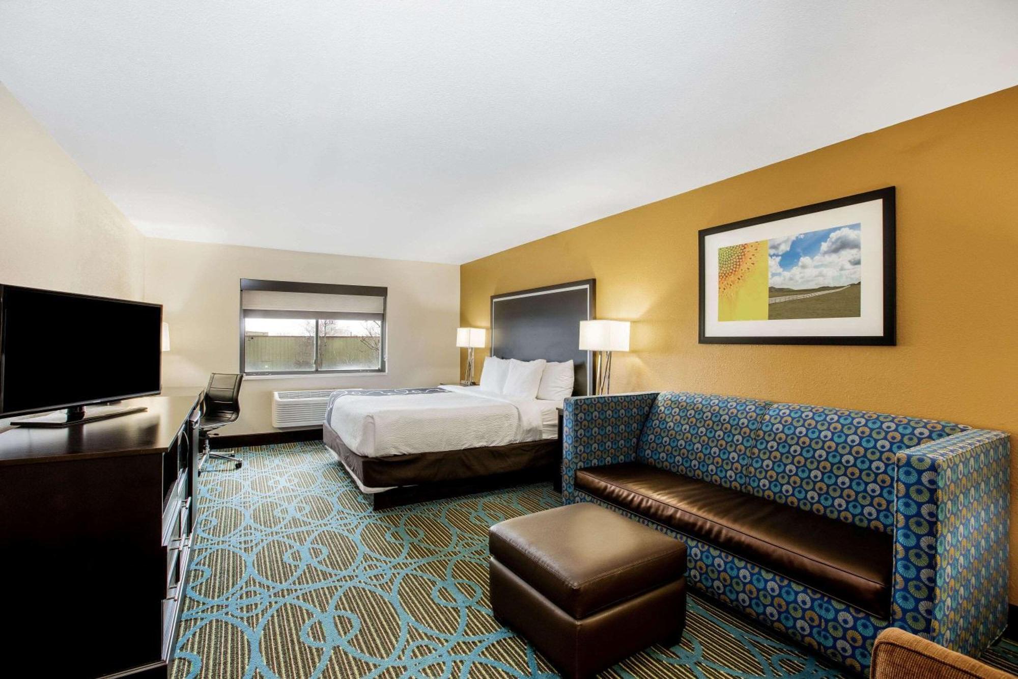 Deluxe King Room - Non-Smoking
