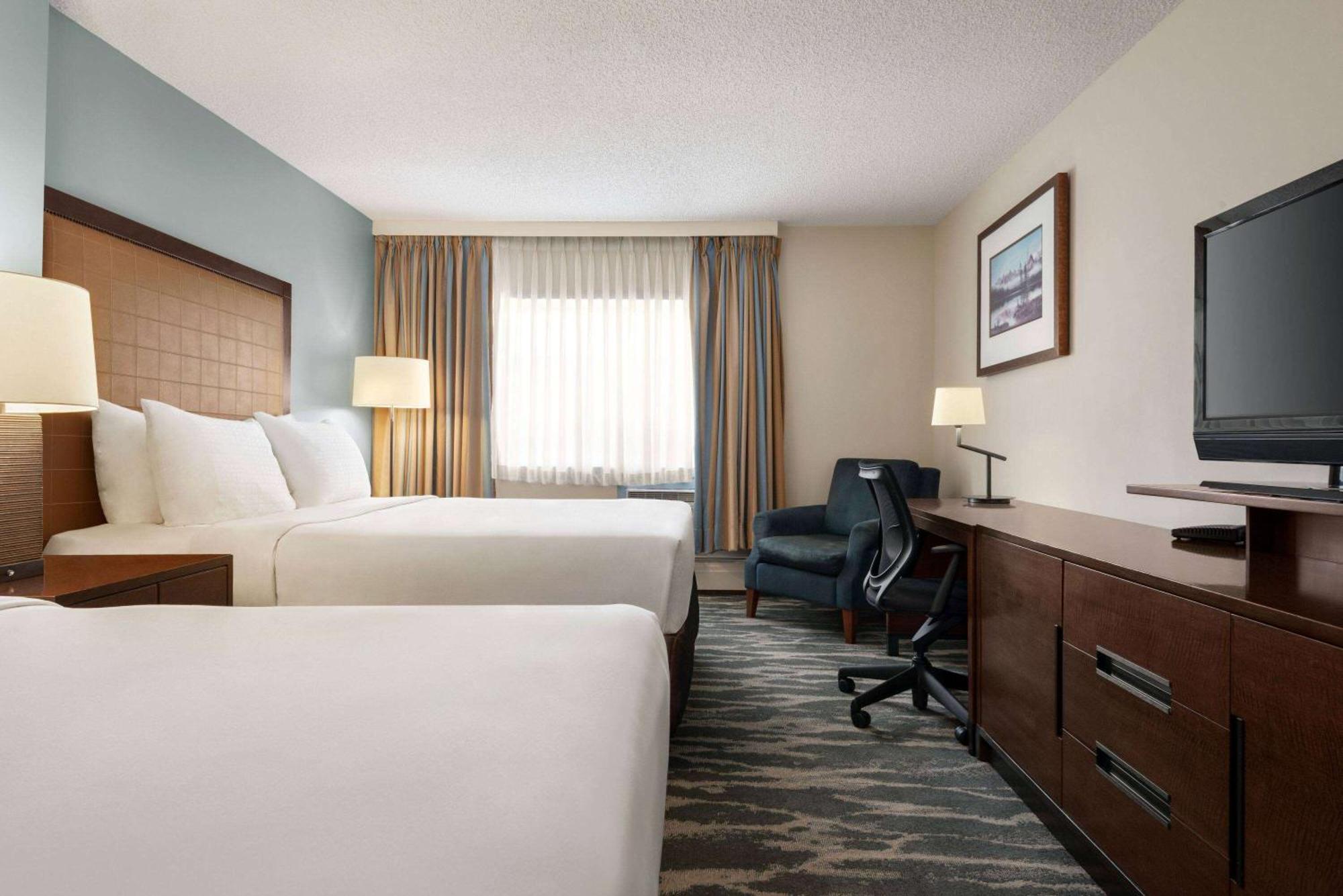 Deluxe Queen Room Two Queen Beds Non-Smoking