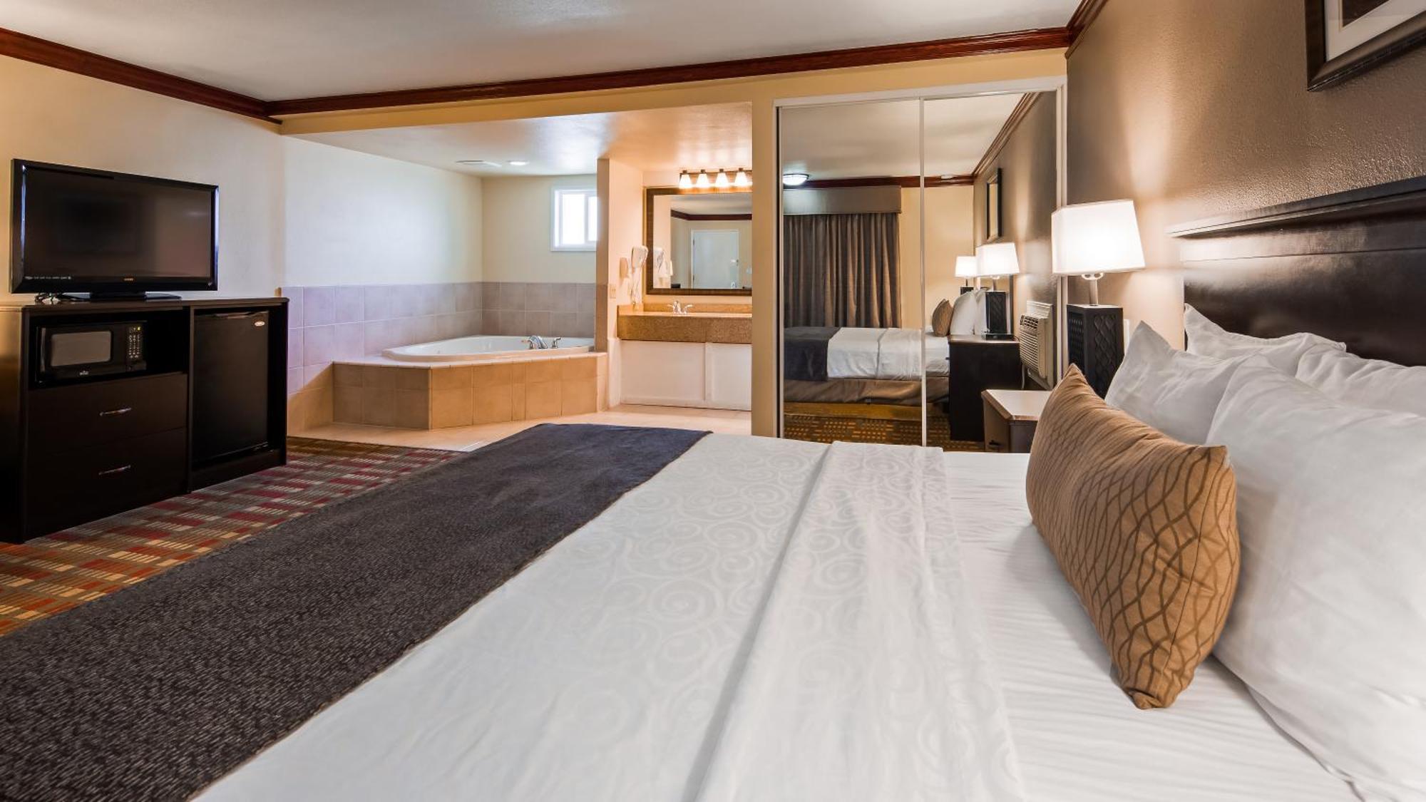King Room with Spa Bath