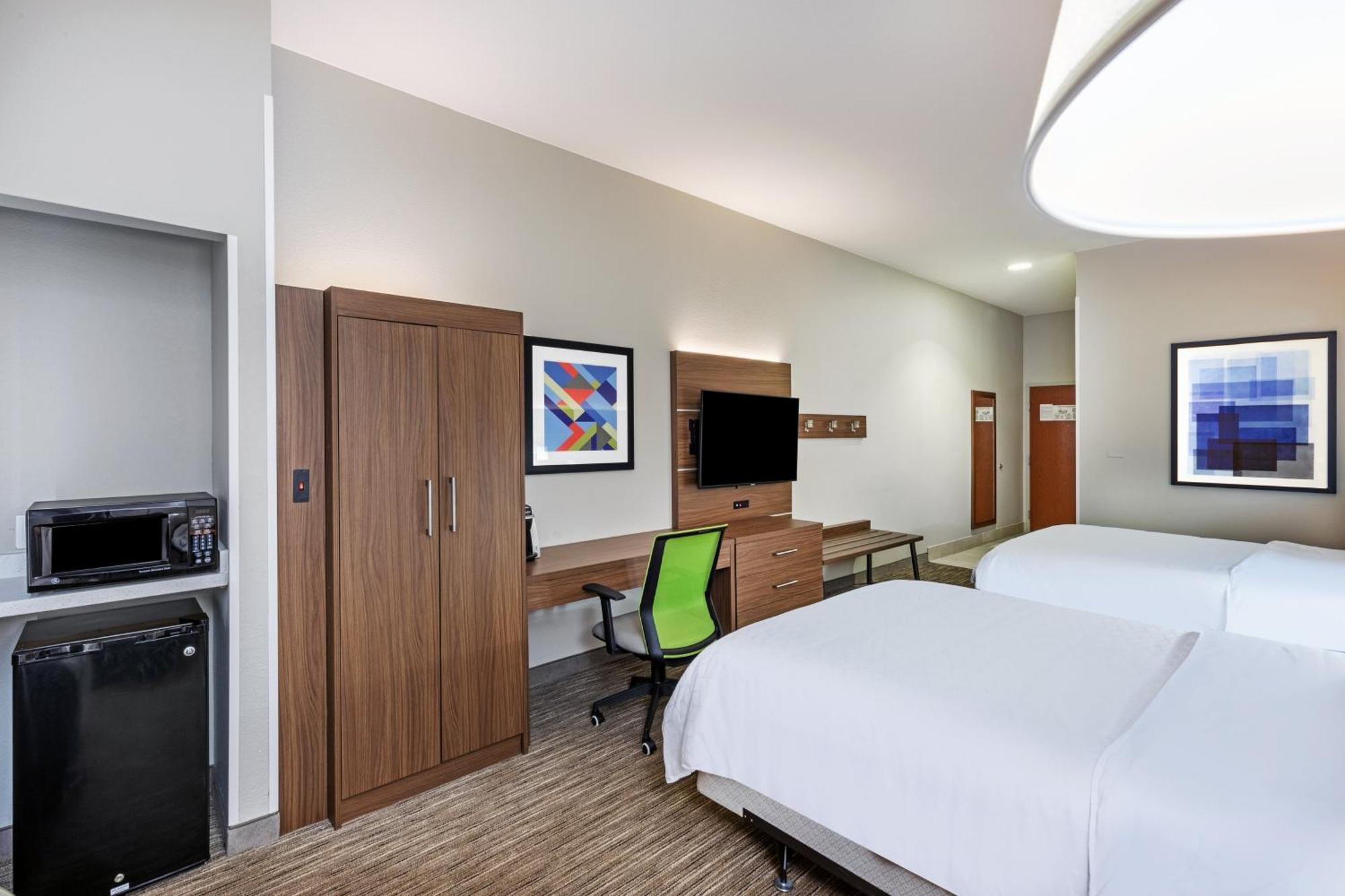 Queen Room Two Queen Beds Disability Access Hearing Accessible Roll Shower