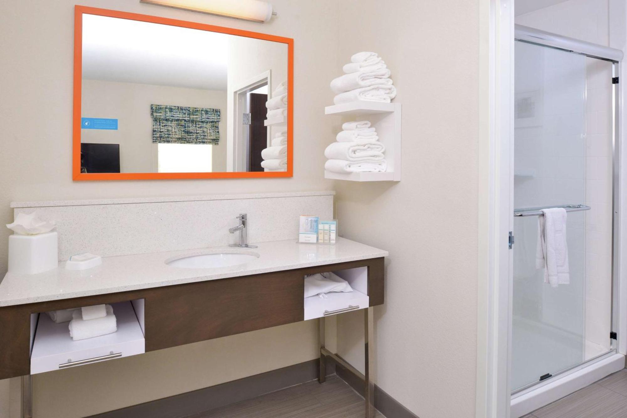 Queen Room Two Queen Beds Hearing Access or Non-Smoking