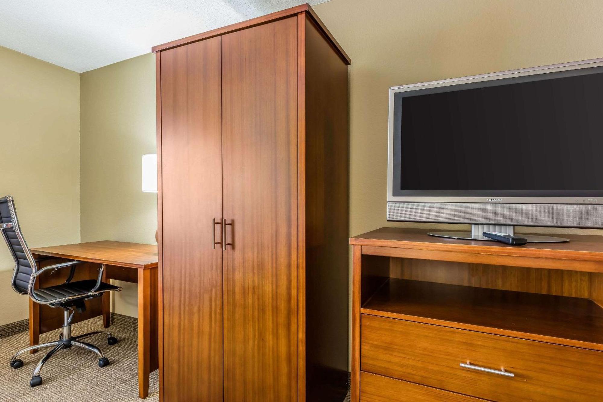 Queen Room Two Queen Beds Mobility Accessible Non-Smoking