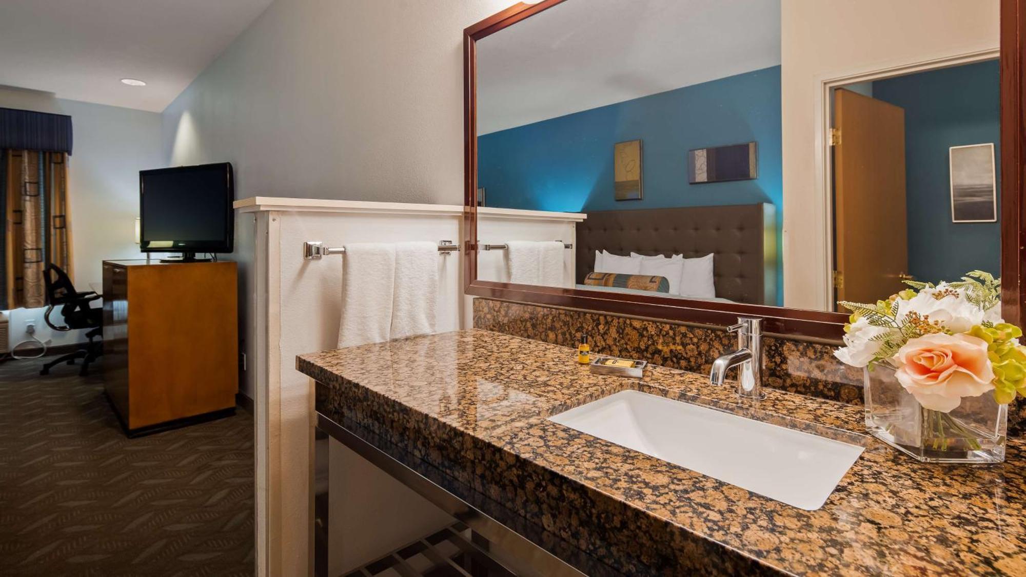 King Queen Room Sofa Bath Tub Disability Access or Non-Smoking