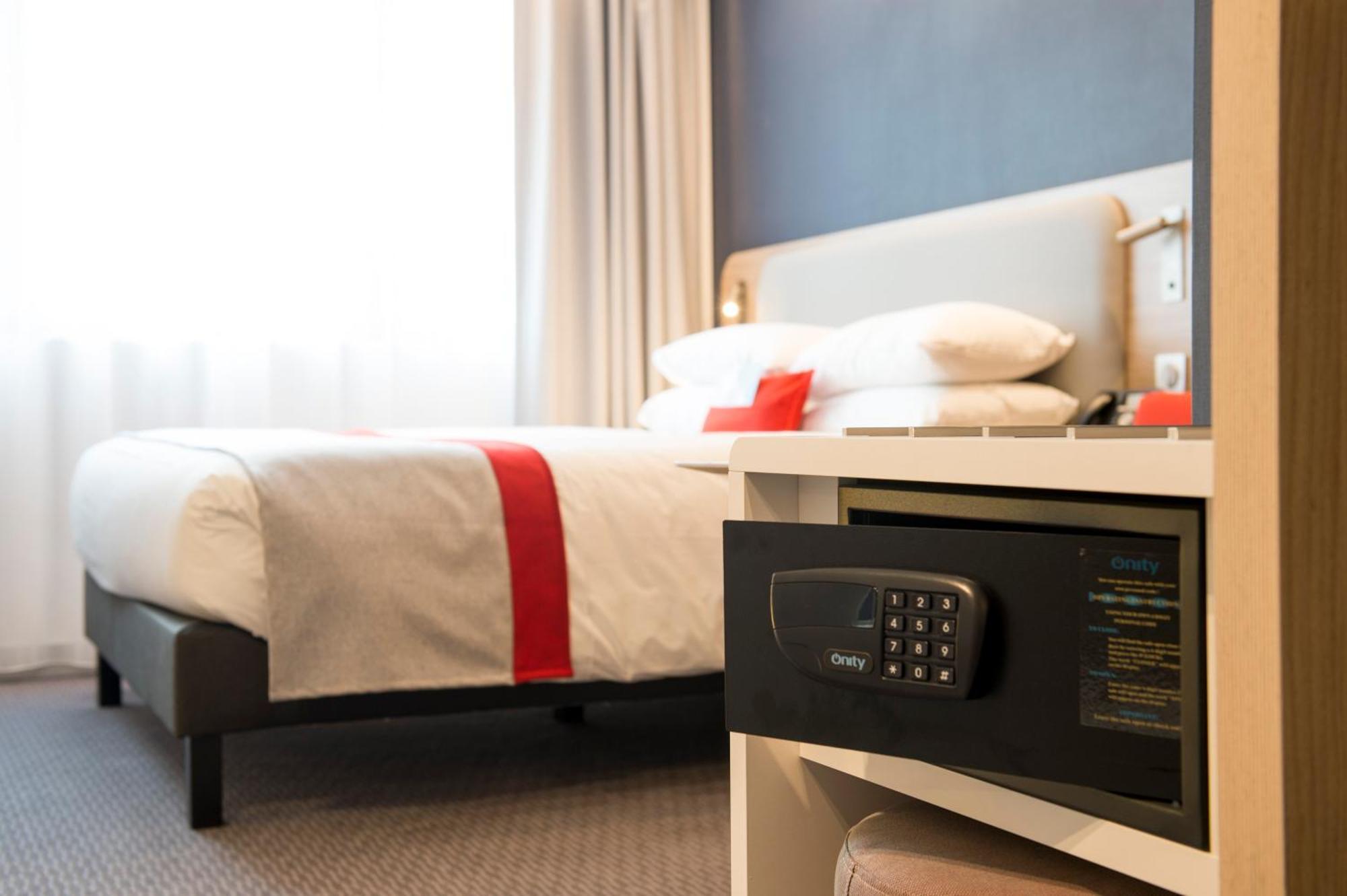 Standard Room,1279169041:JPEG