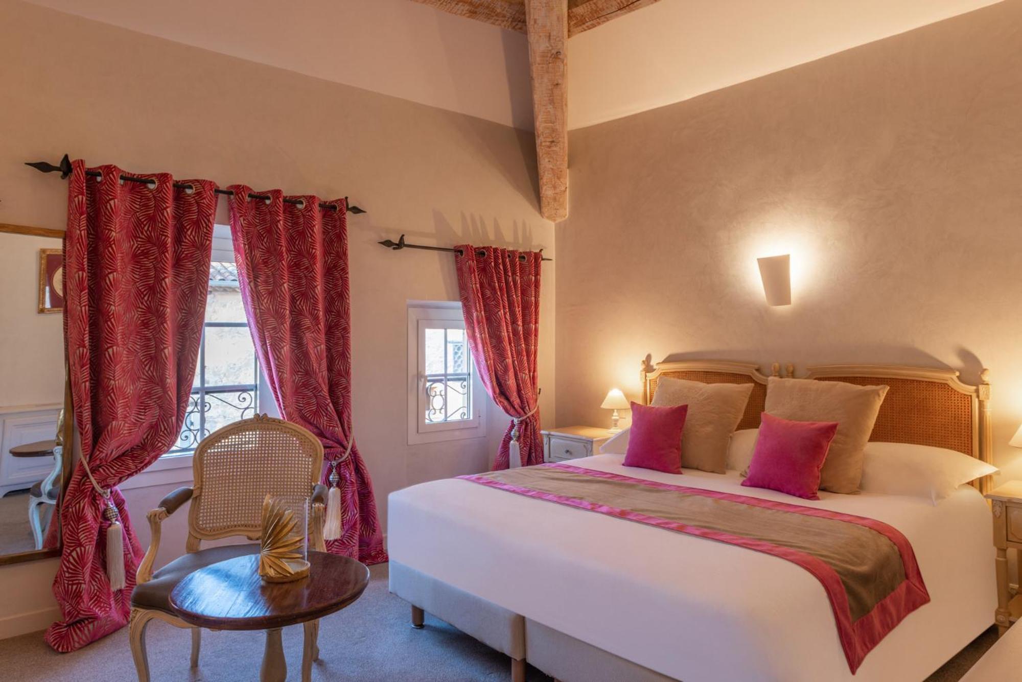Deluxe Room,1389620786:JPEG
