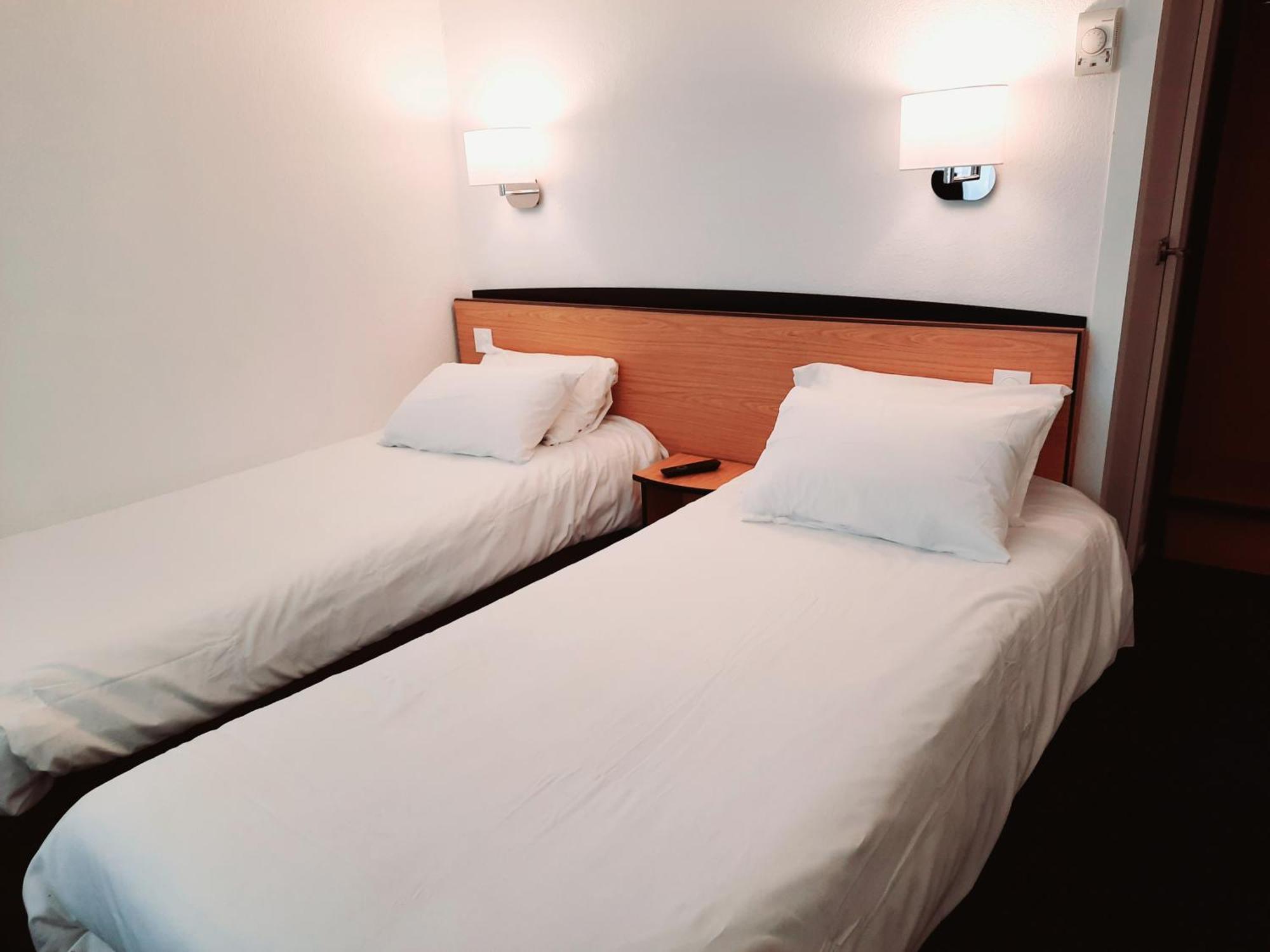 Twin Room,1348129214:JPEG