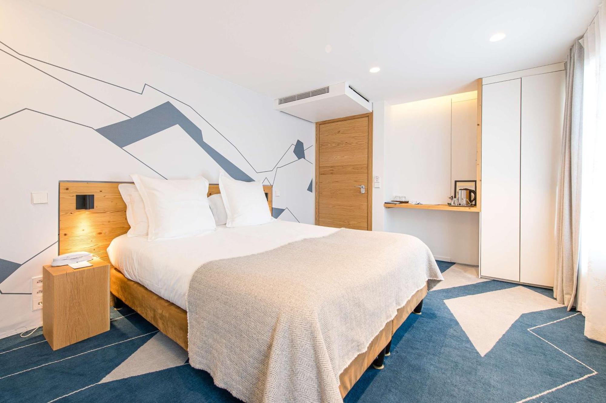 Privilege Queen Room