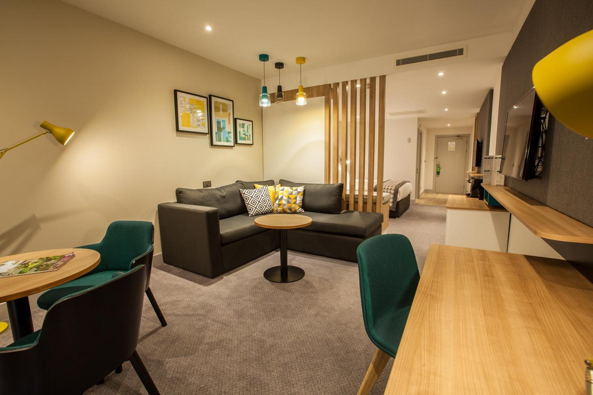 King Suite with Single Sofa Bed