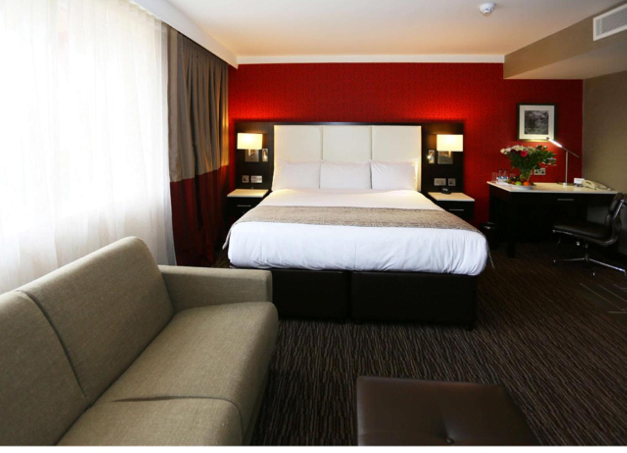 Deluxe King Room Sofa Bed,1279410622:JPEG