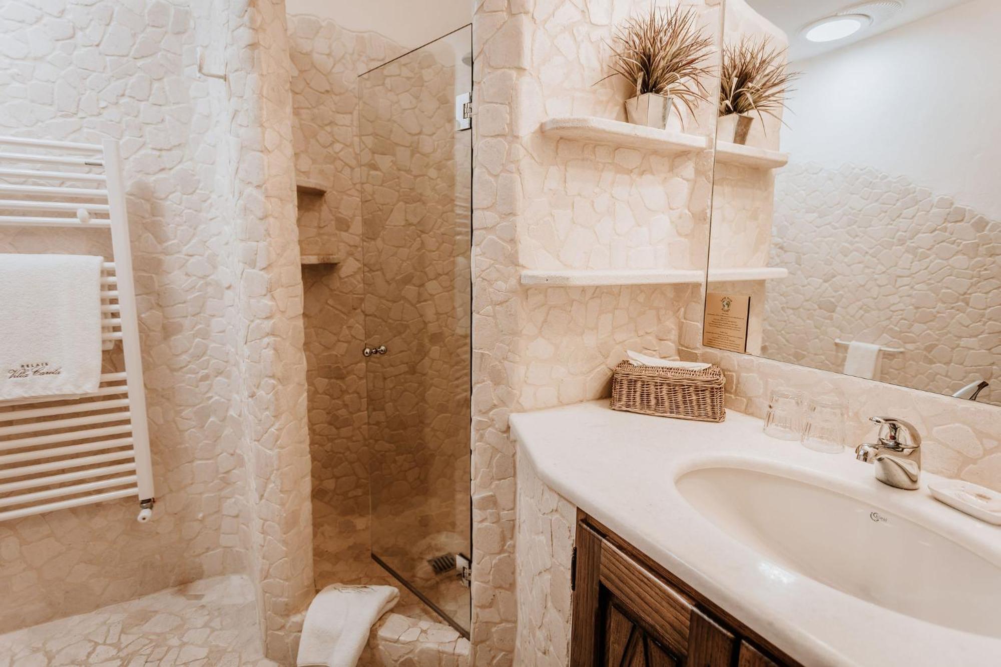 Deluxe Suite Kitchenette Pool View