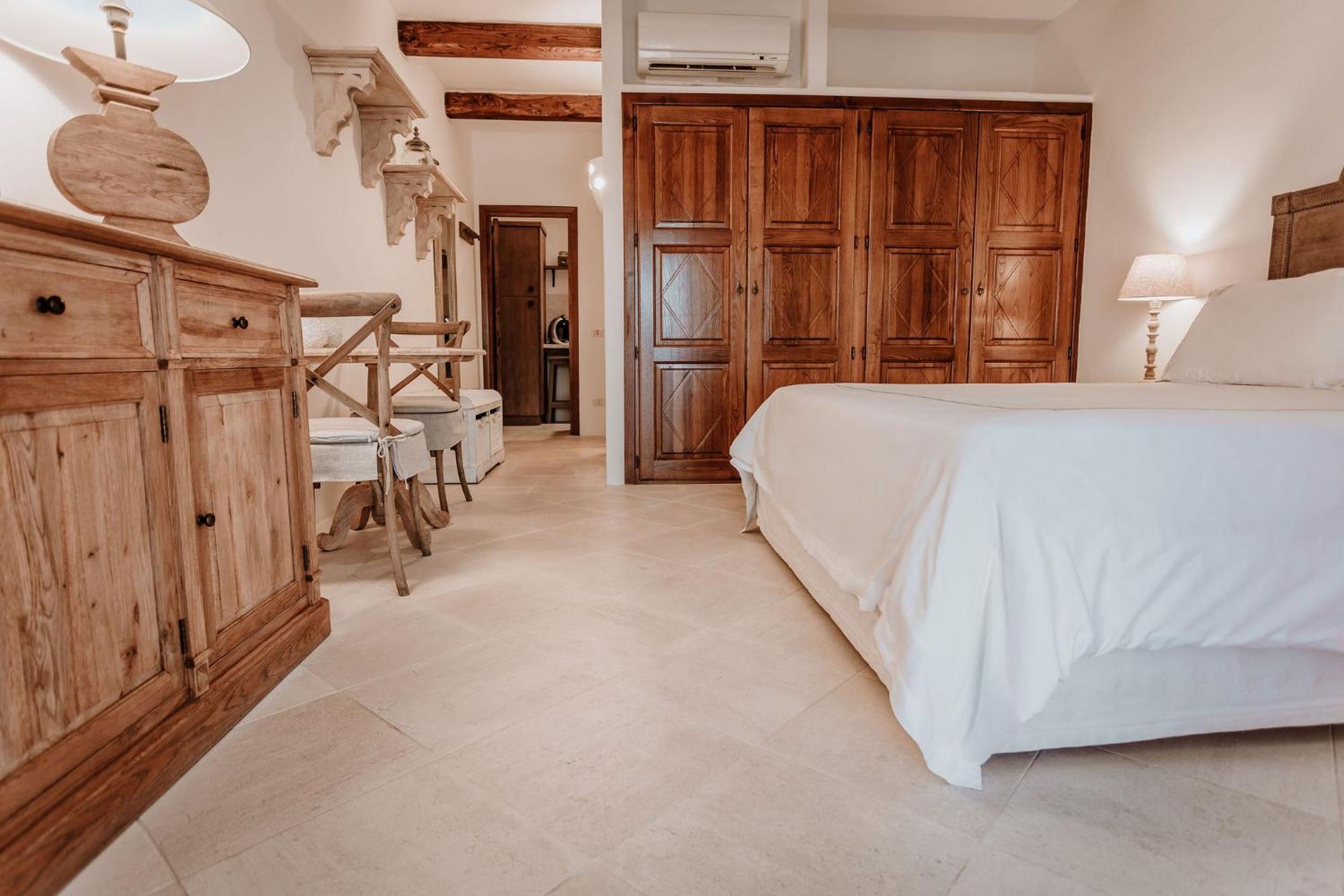 Deluxe Double Room Kitchenette Pool View