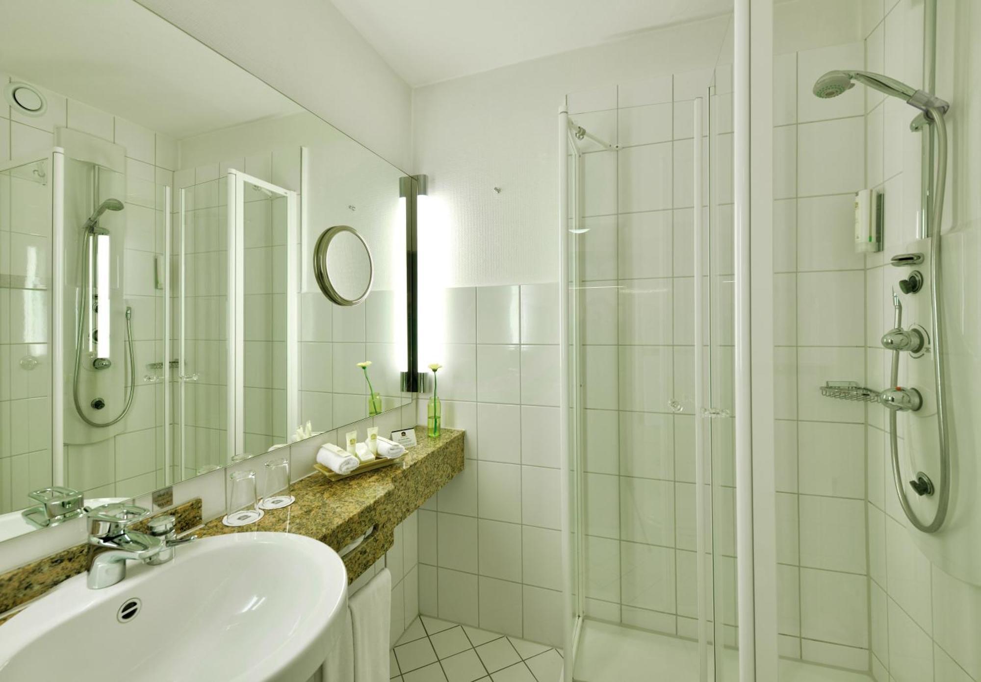 Business Queen Room