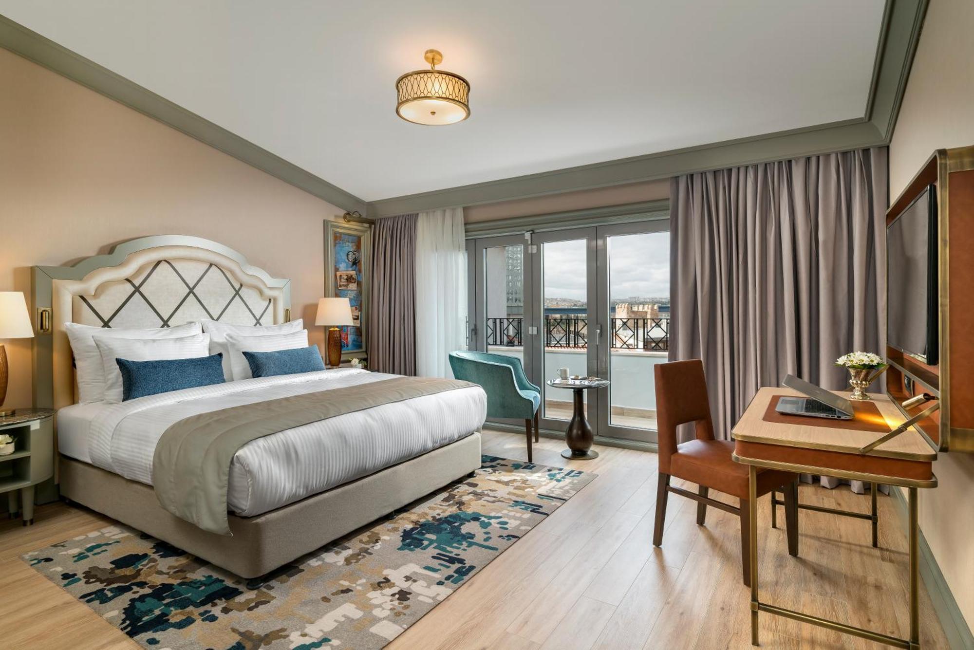 Deluxe Double Room with Balcony and Sea View