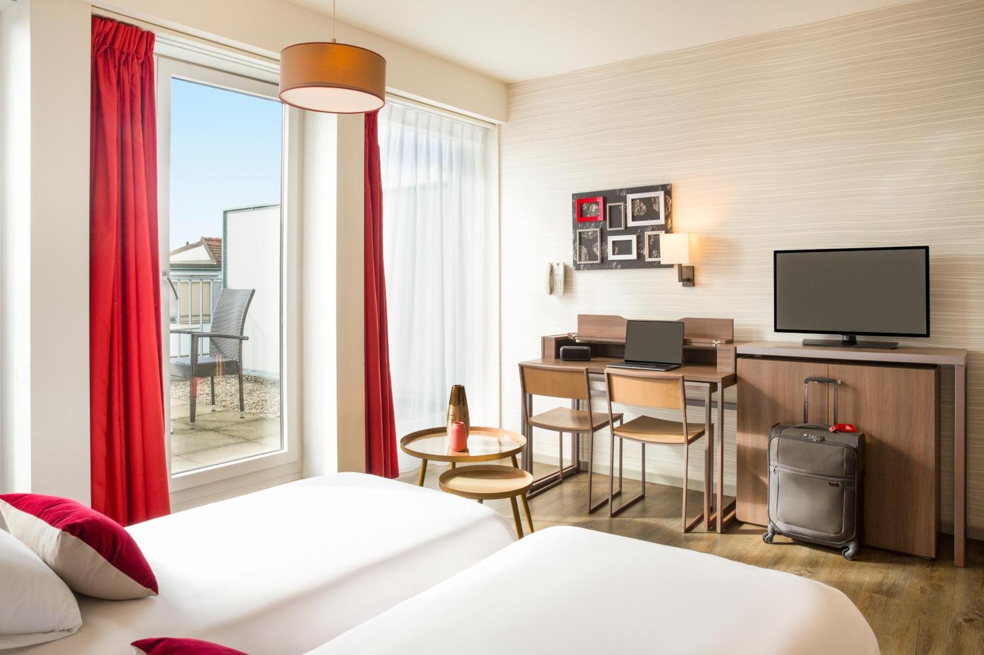 Superior One-Bedroom Apartment Balcony
