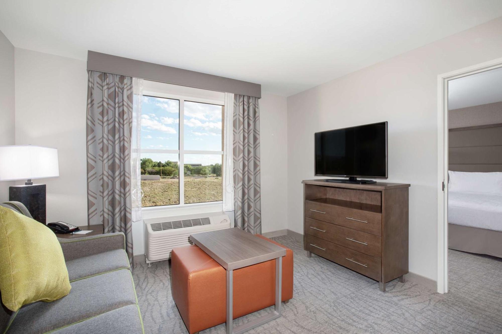 One-Bedroom Queen Suite with Two Queen Beds - Non-Smoking