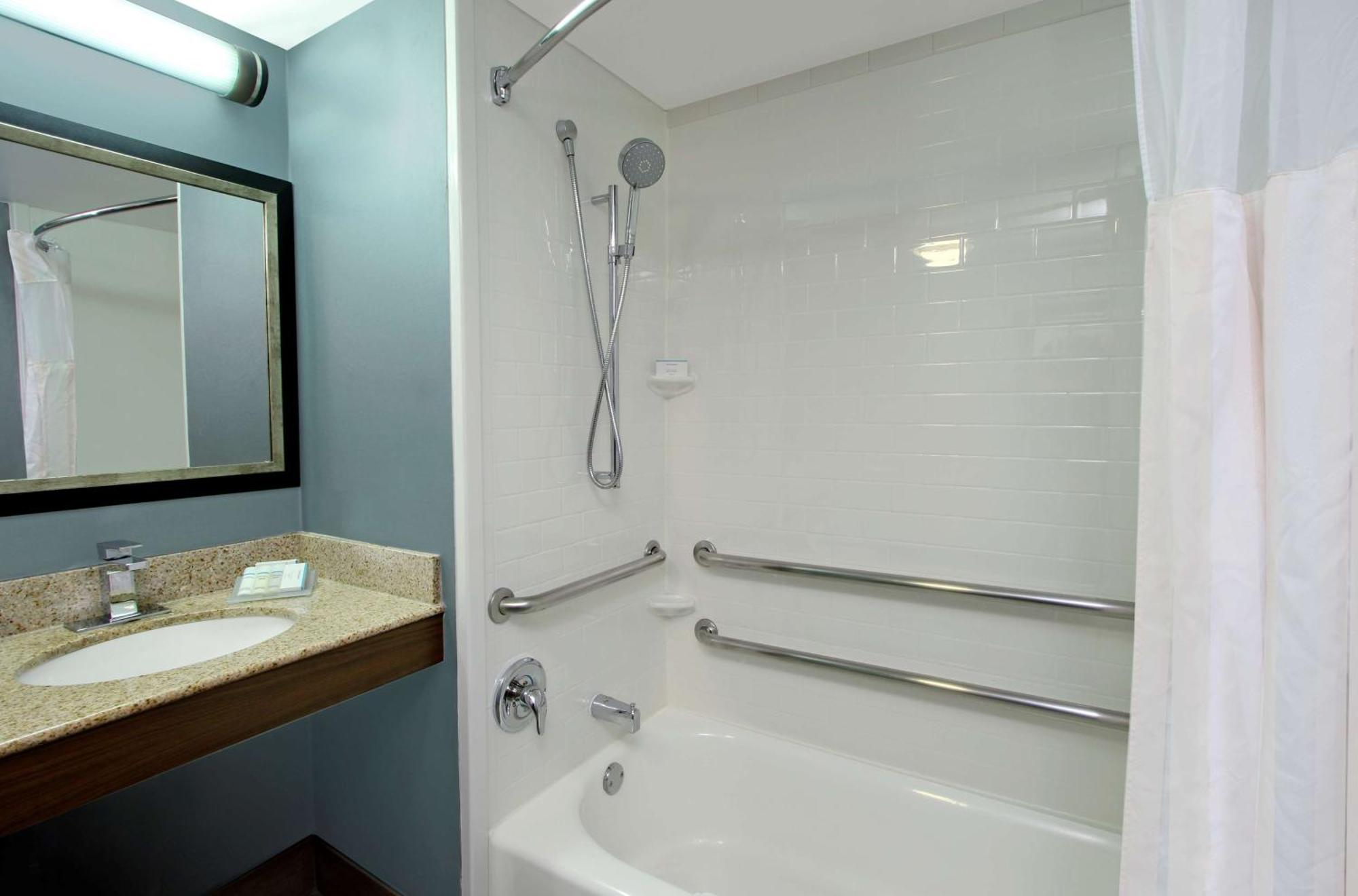 King Room Tub Mobility Hearing Access