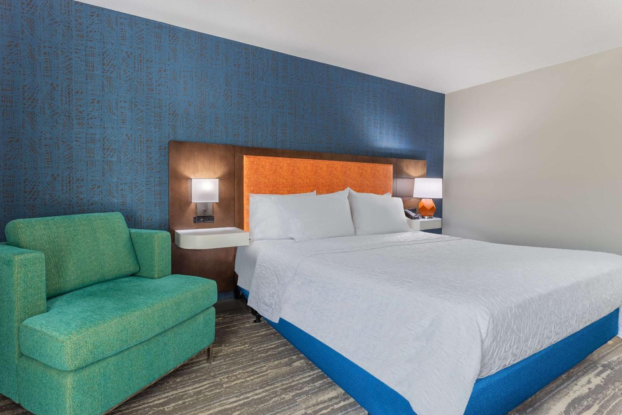 King Room with Accessible Tub - Mobility and Hearing Access/Non-Smoking