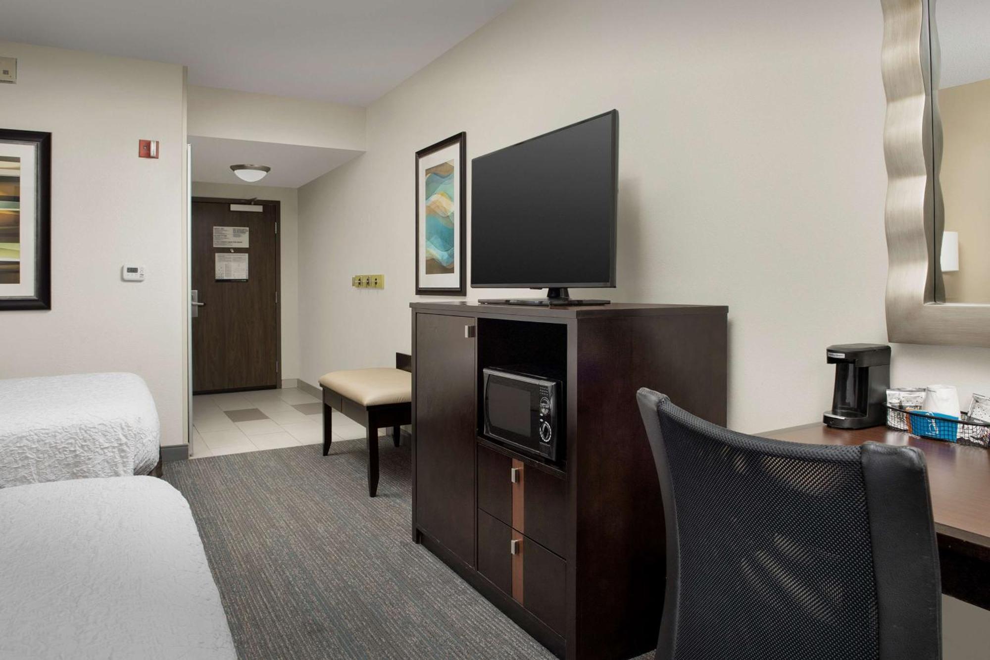 Queen Room Two Queen Beds Mobility Access or Non-Smoking