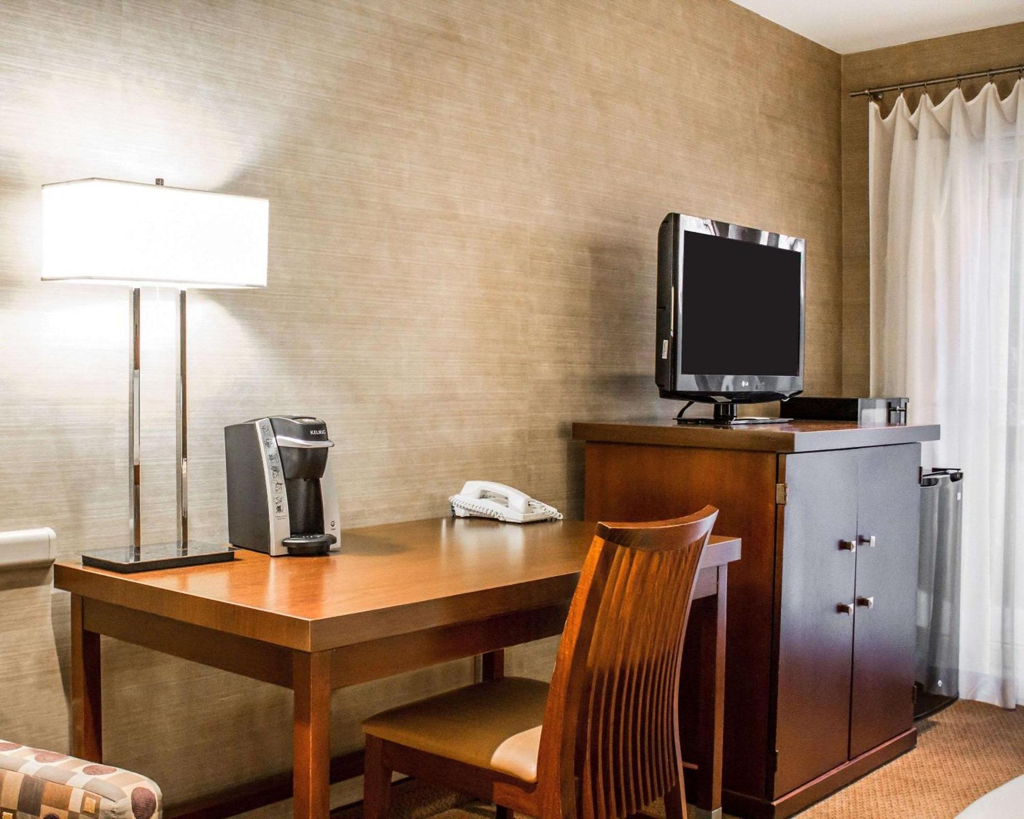 Pet Friendly King Room Near Bar Non Smoking,1280762773:JPEG