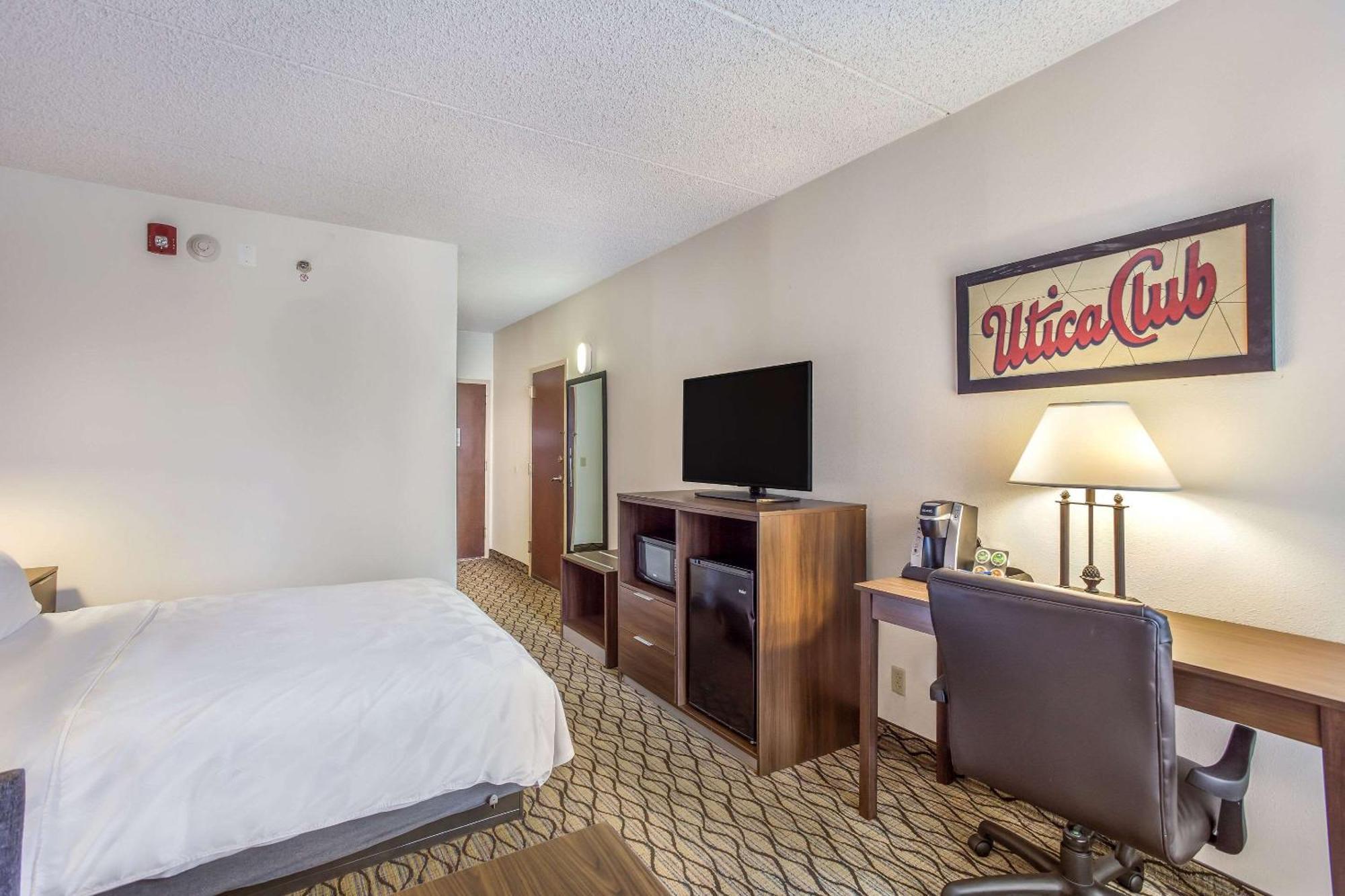 Queen Room Accessible or Nonsmoking