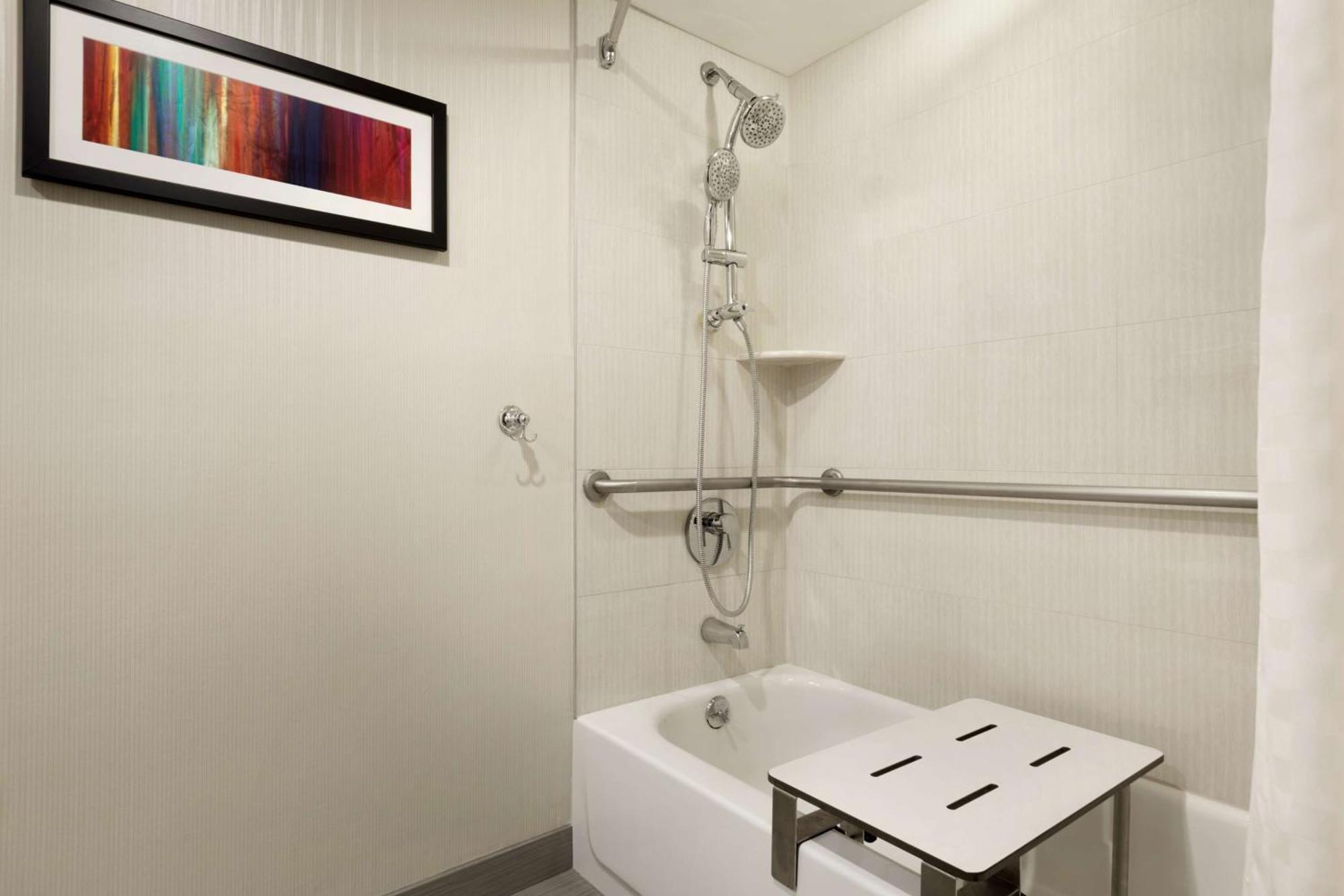 Premium Suite mit Kingsize-Bett - barrierefreier Zugang/Nichtraucher