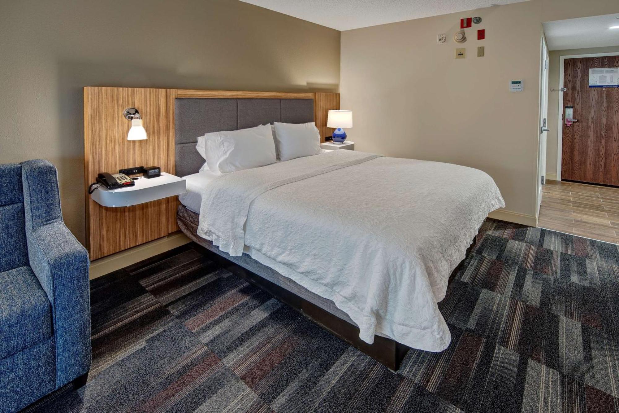 King Room with Accessible Tub - Mobility and Hearing Access/Non-Smoking