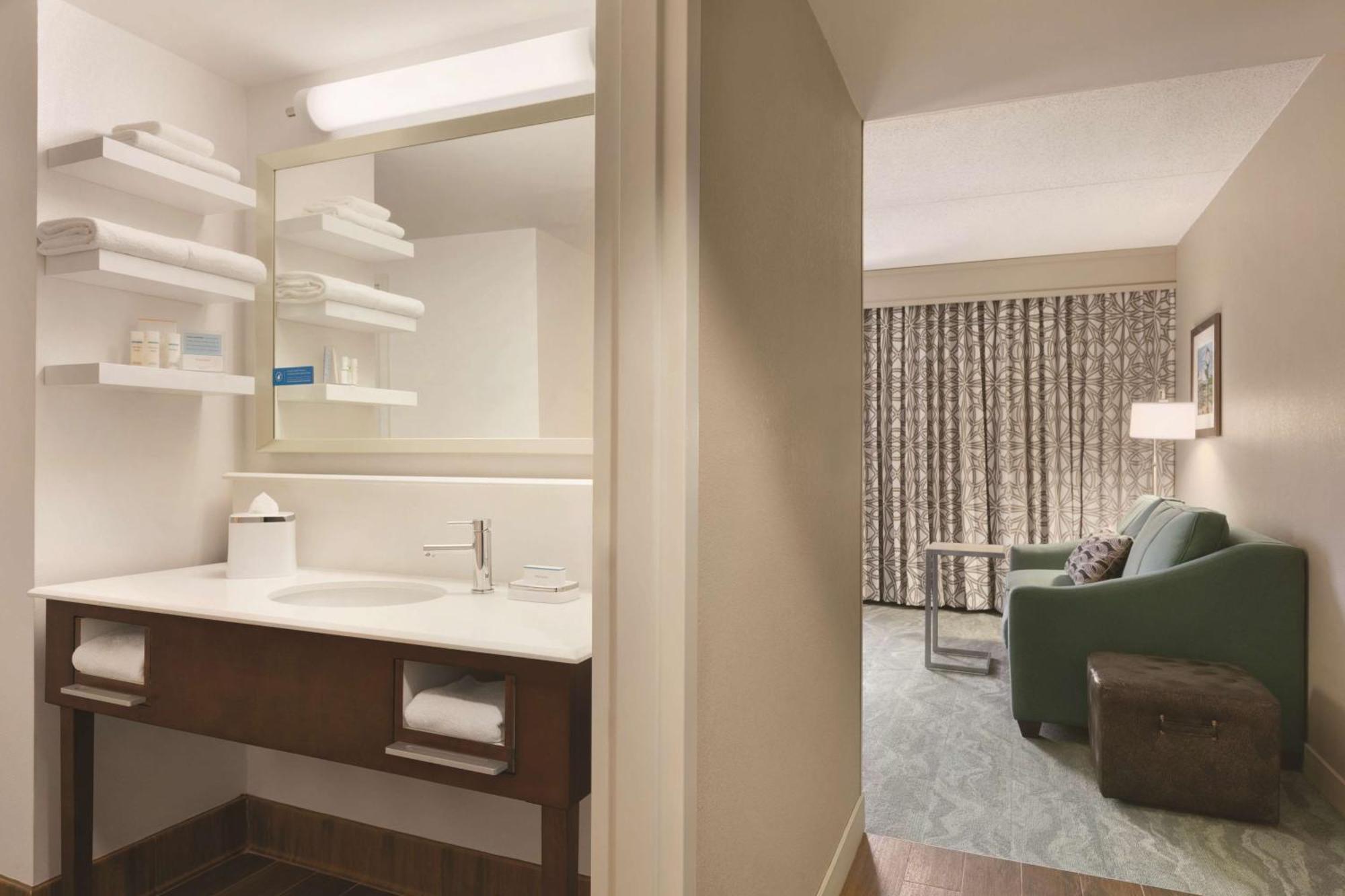 One-Bedroom King Suite with Whirlpool - Non-Smoking