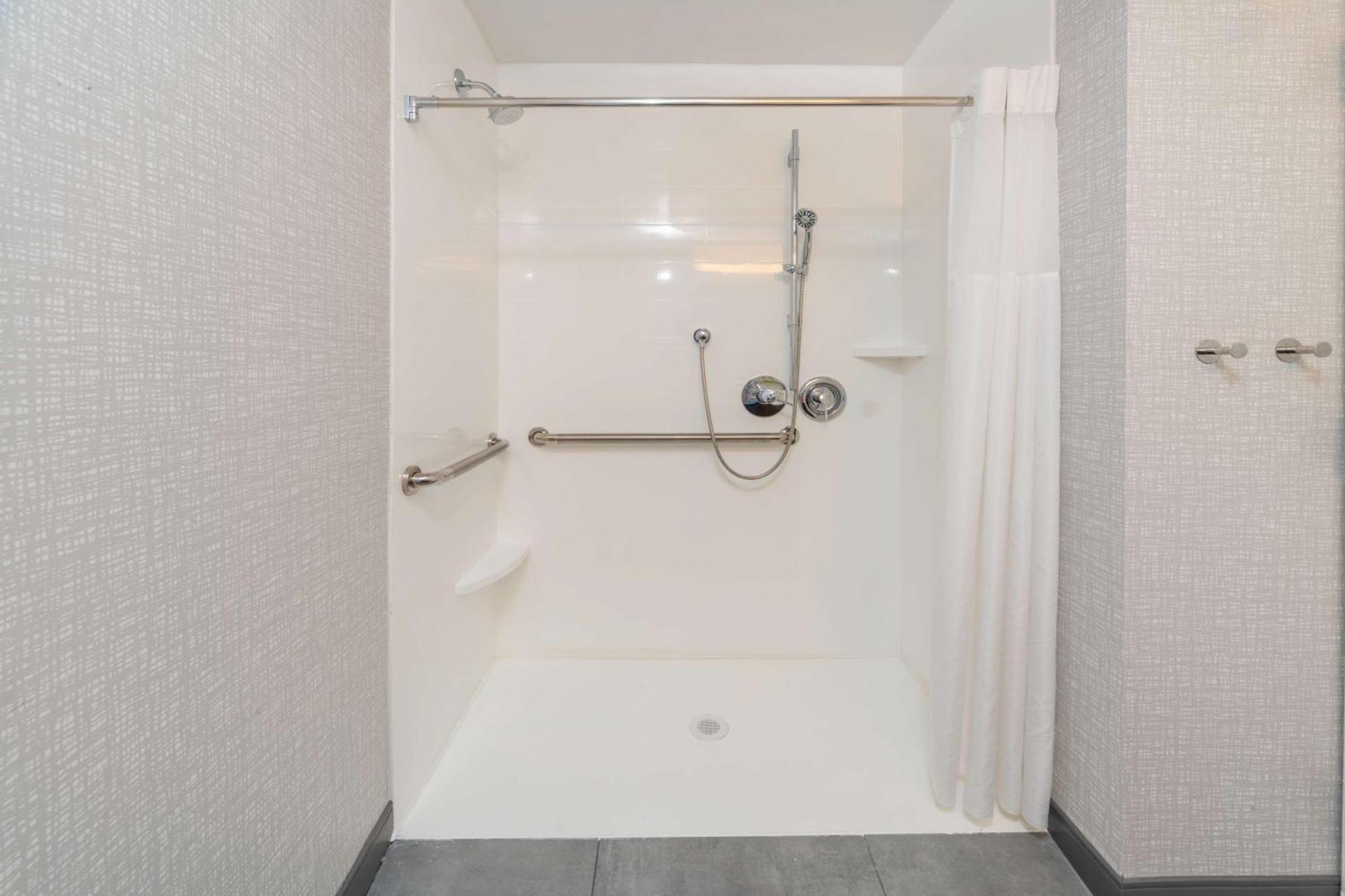 Double Suite with Two Double Beds - Non-Smoking