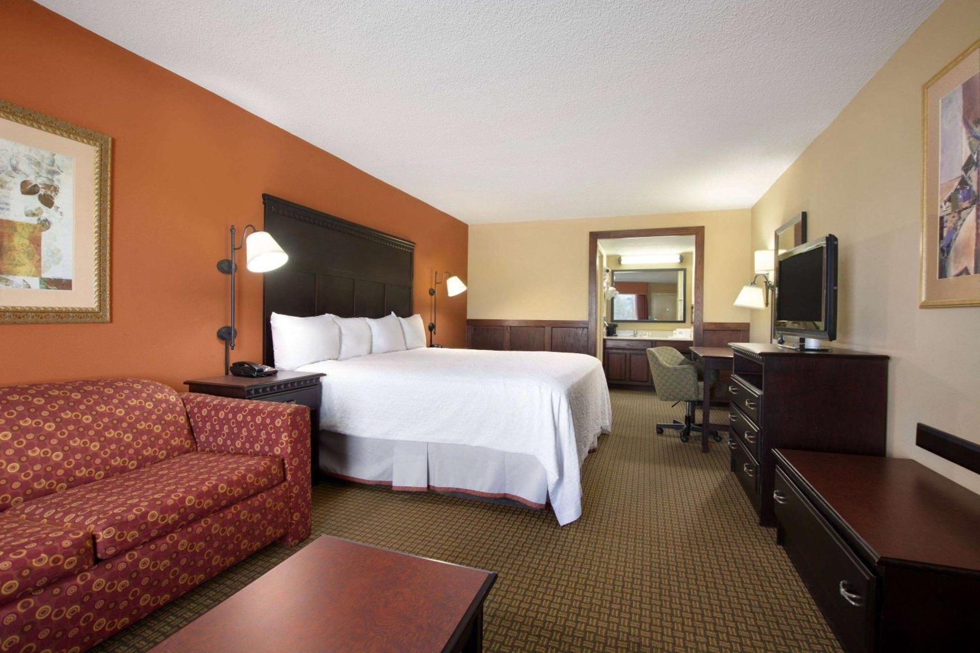 Deluxe King Room - Non-Smoking